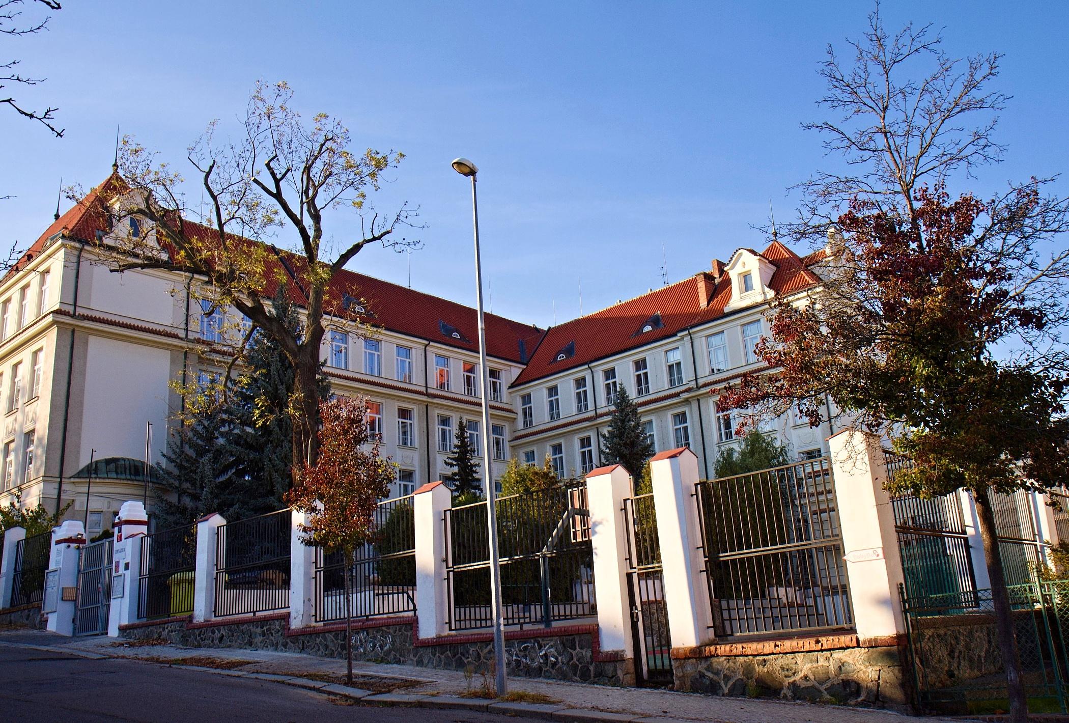 Gymnázium Praha 8, U Libeňského zámku foto 2