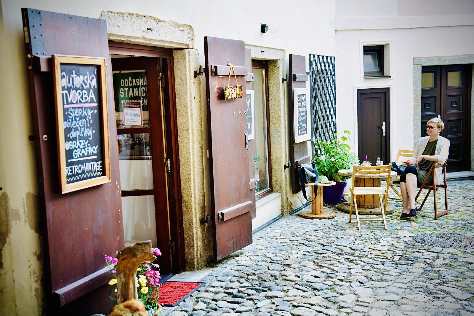 UMAUMA :  Art, Jewelry & Vintage