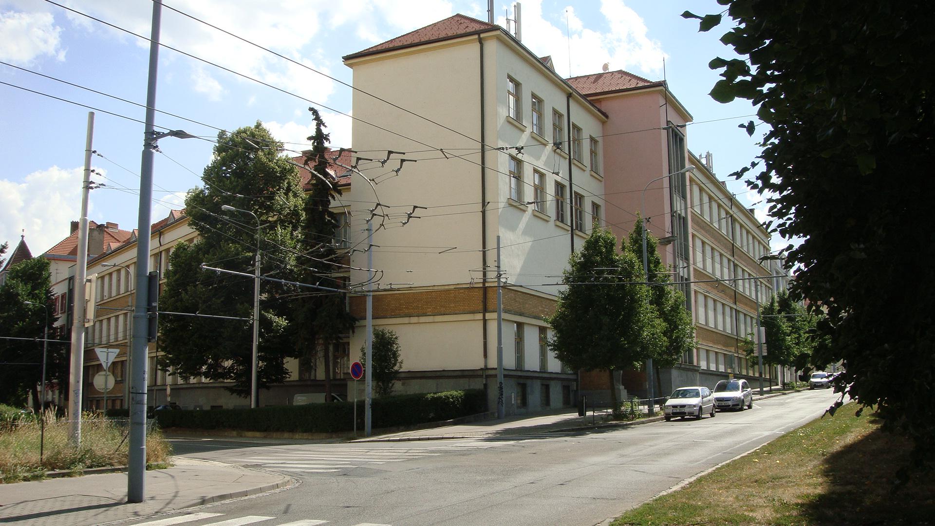 Gymnázium Brno, Slovanské náměstí