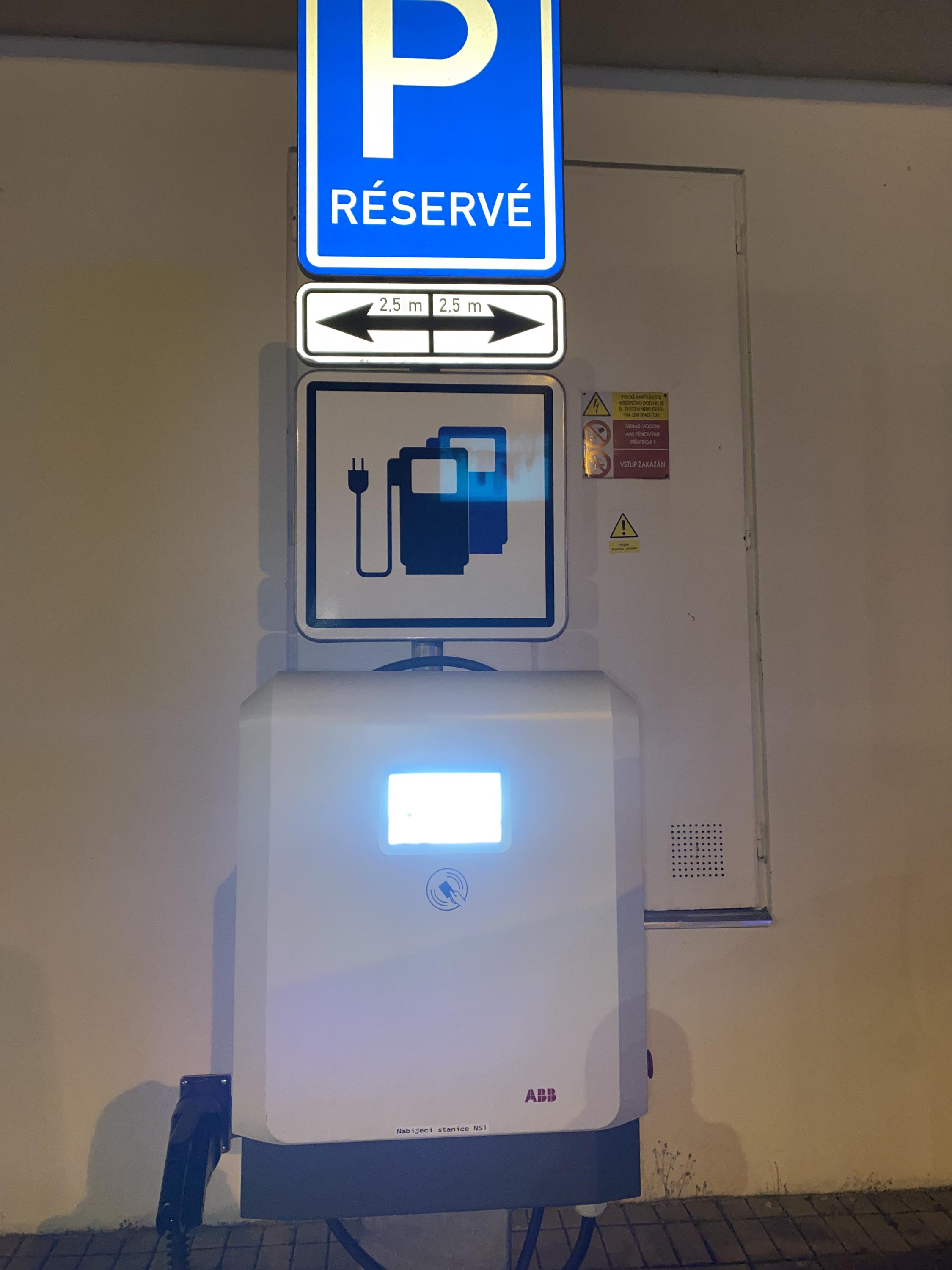 Nabíjecí stanice ČEZ foto 2