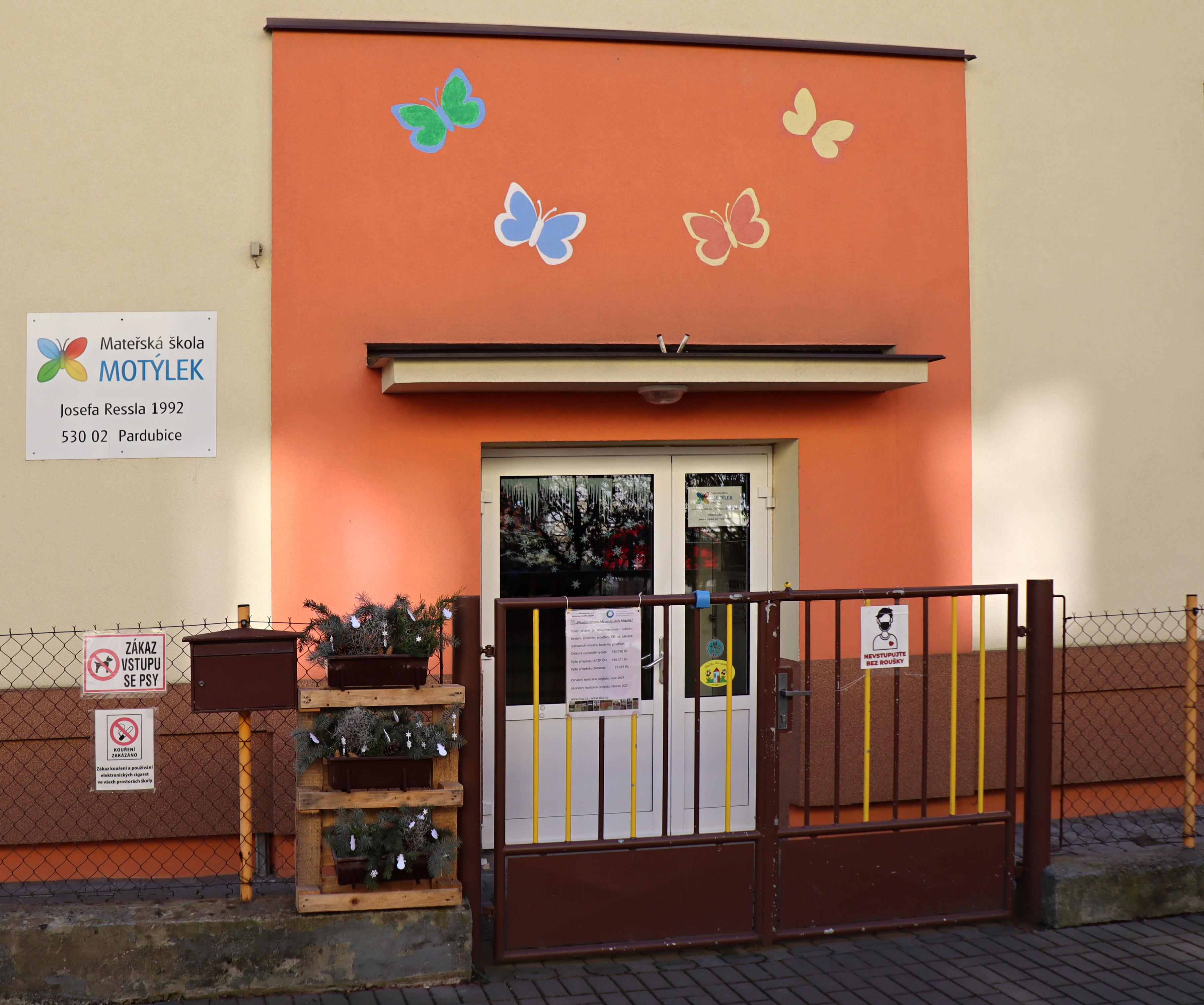 Mateřská škola Motýlek Pardubice, Josefa Ressla 1992 foto 3