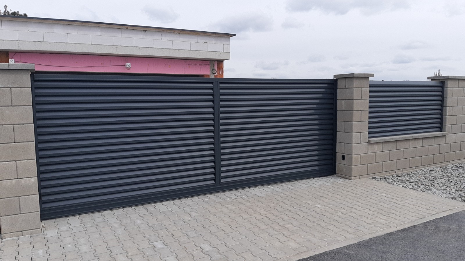 ALUPRA s.r.o. - rolety, vrata, mříže foto 4