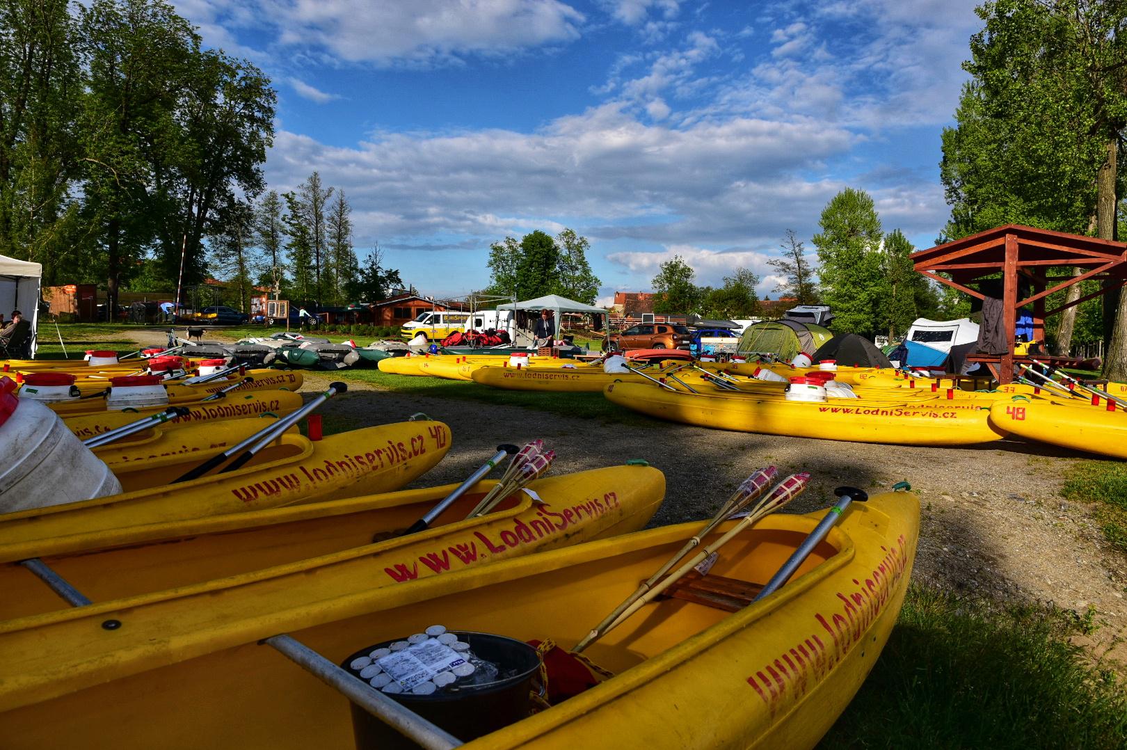Lodní servis Strakonice - Půjčovna kánoí a raftů na Otavě