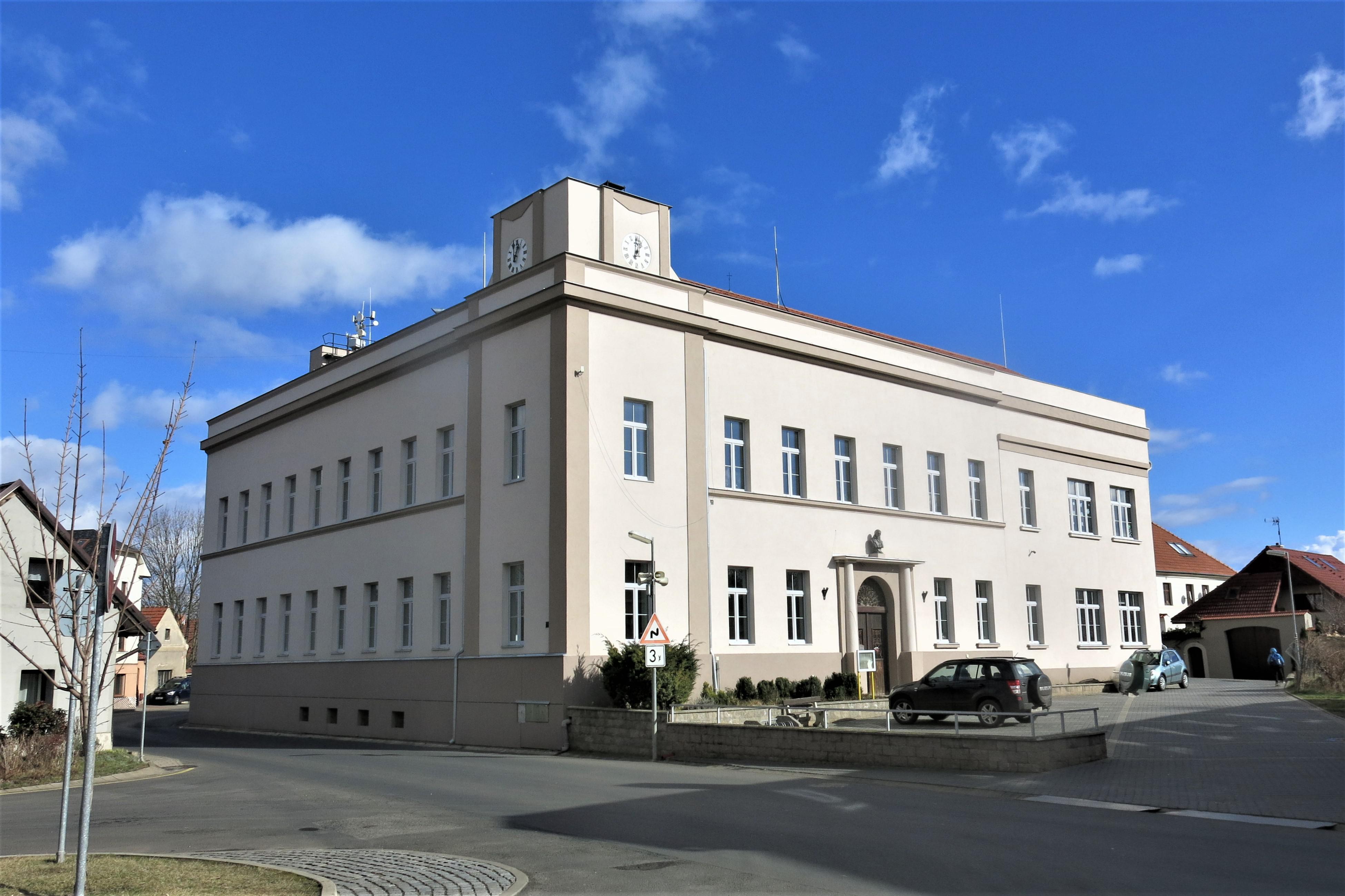 ZŠ a MŠ Brozany nad Ohří, Školní