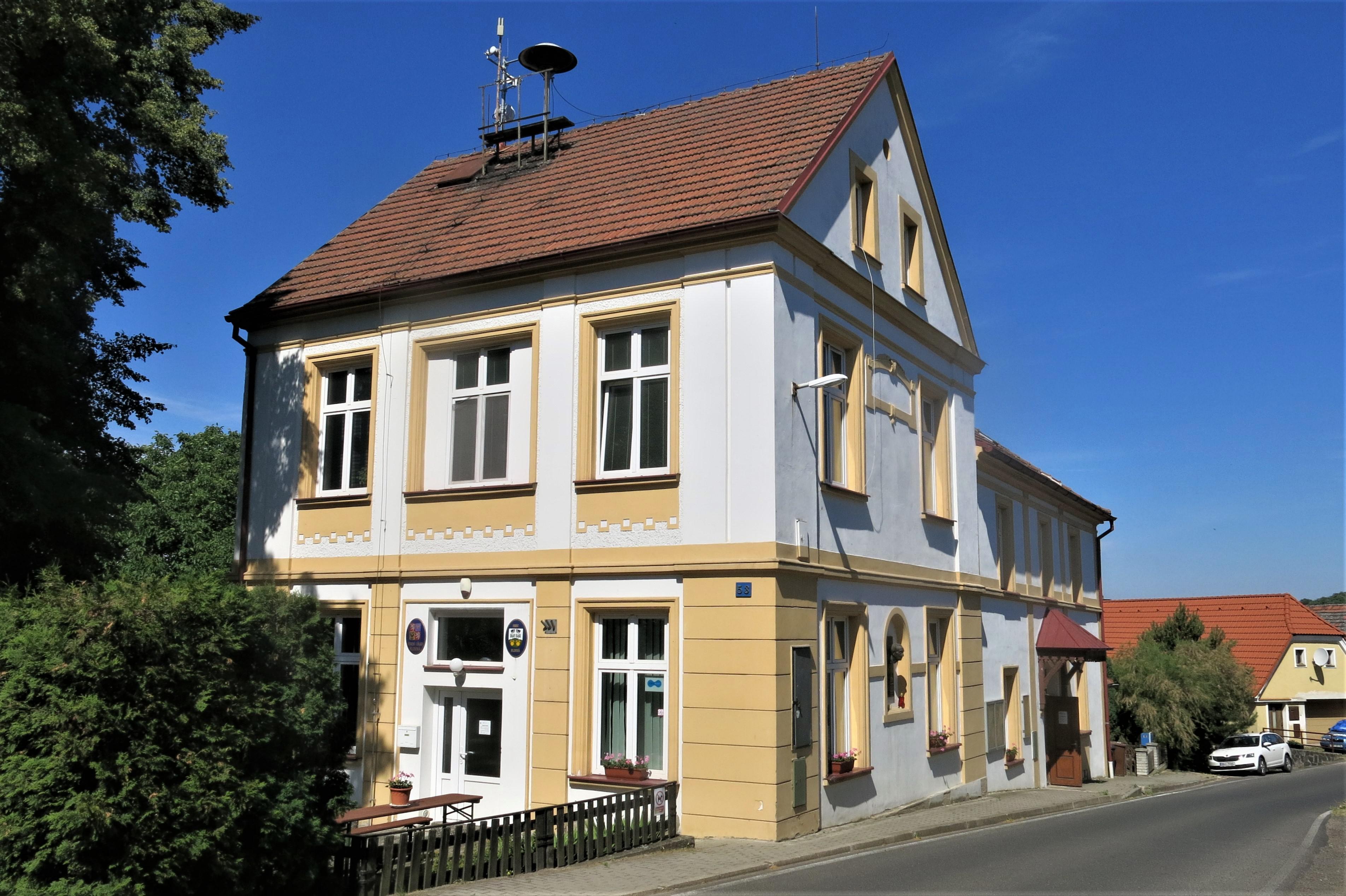 Hlinná - obecní úřad foto 2