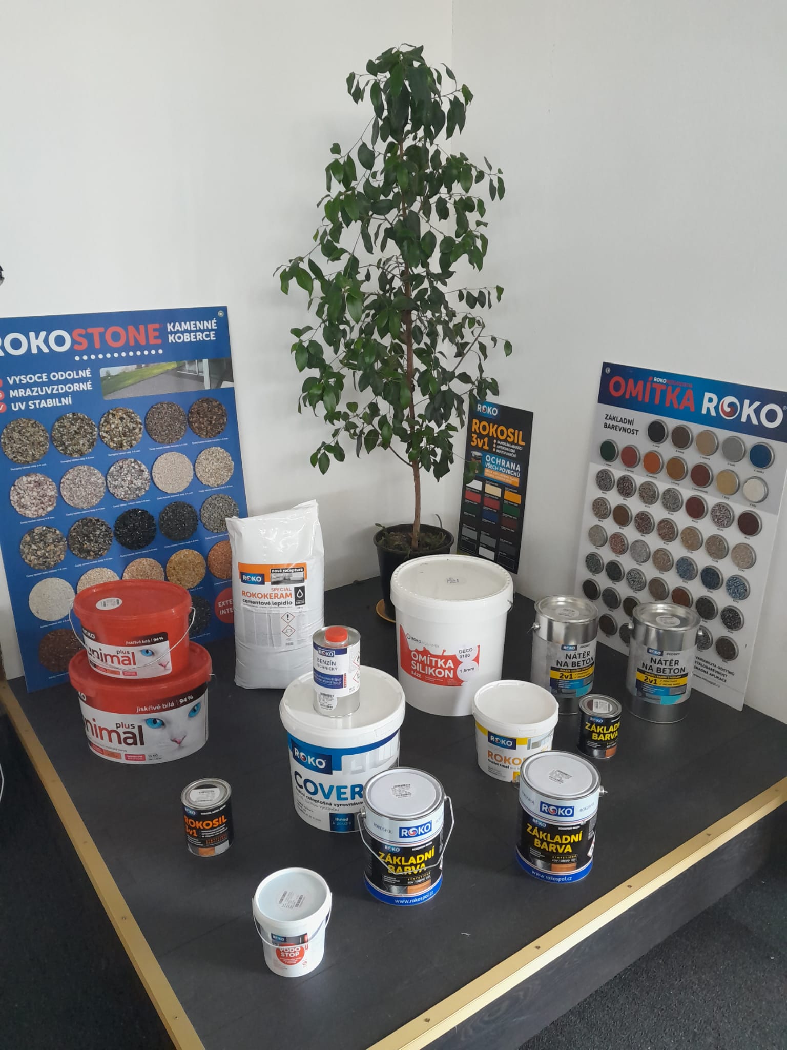 JSP GROUP - Míchací centrum barev a  prodejna dveří a podlah foto 2