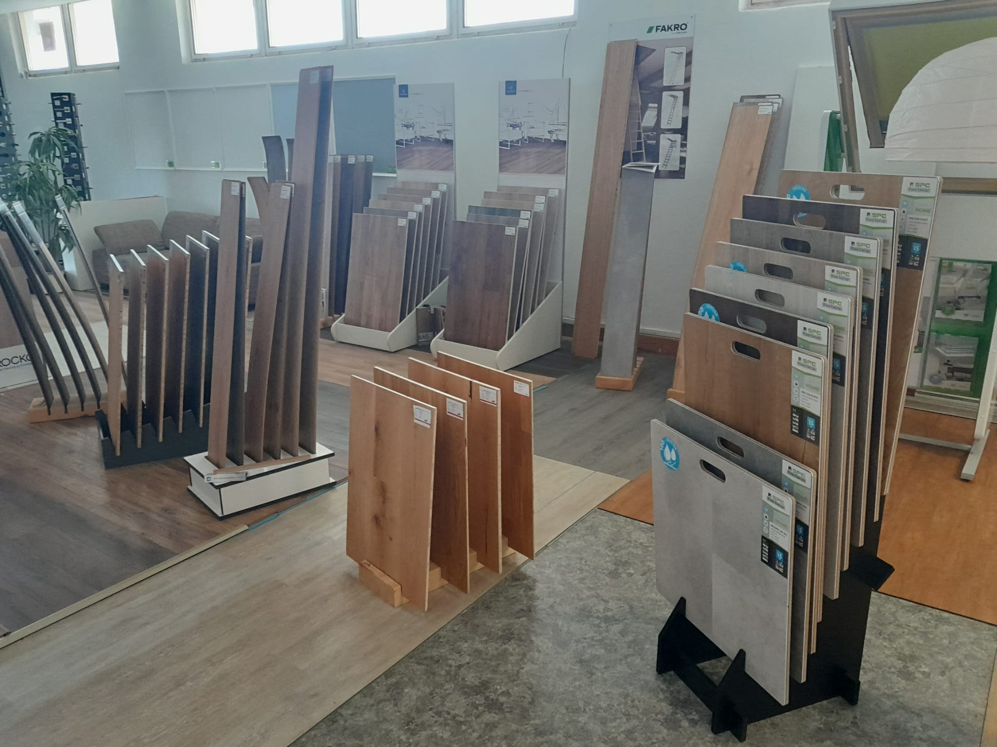 JSP GROUP - Míchací centrum barev a  prodejna dveří a podlah foto 4