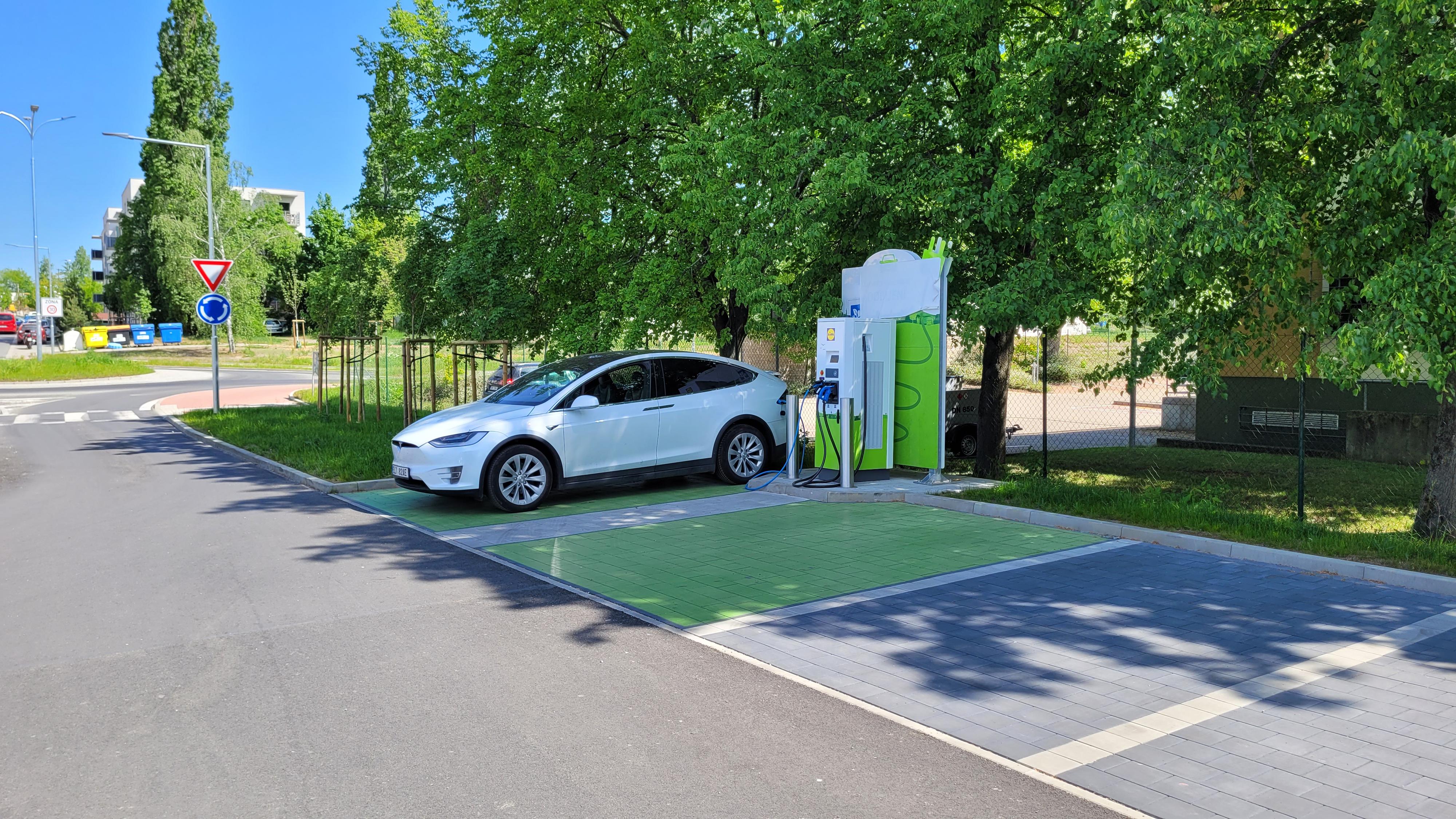 Nabíjecí stanice Lidl