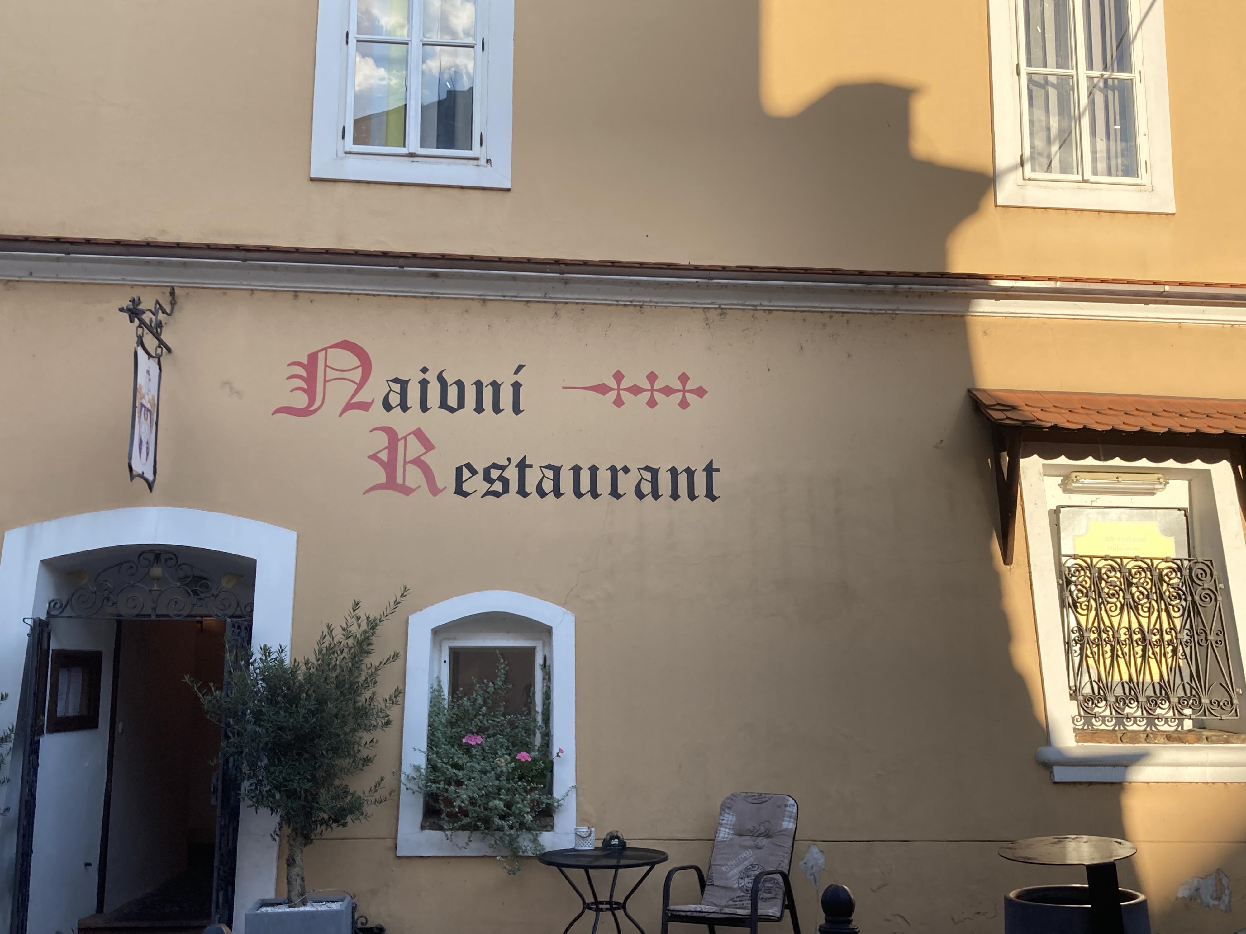 Naivní Restaurant