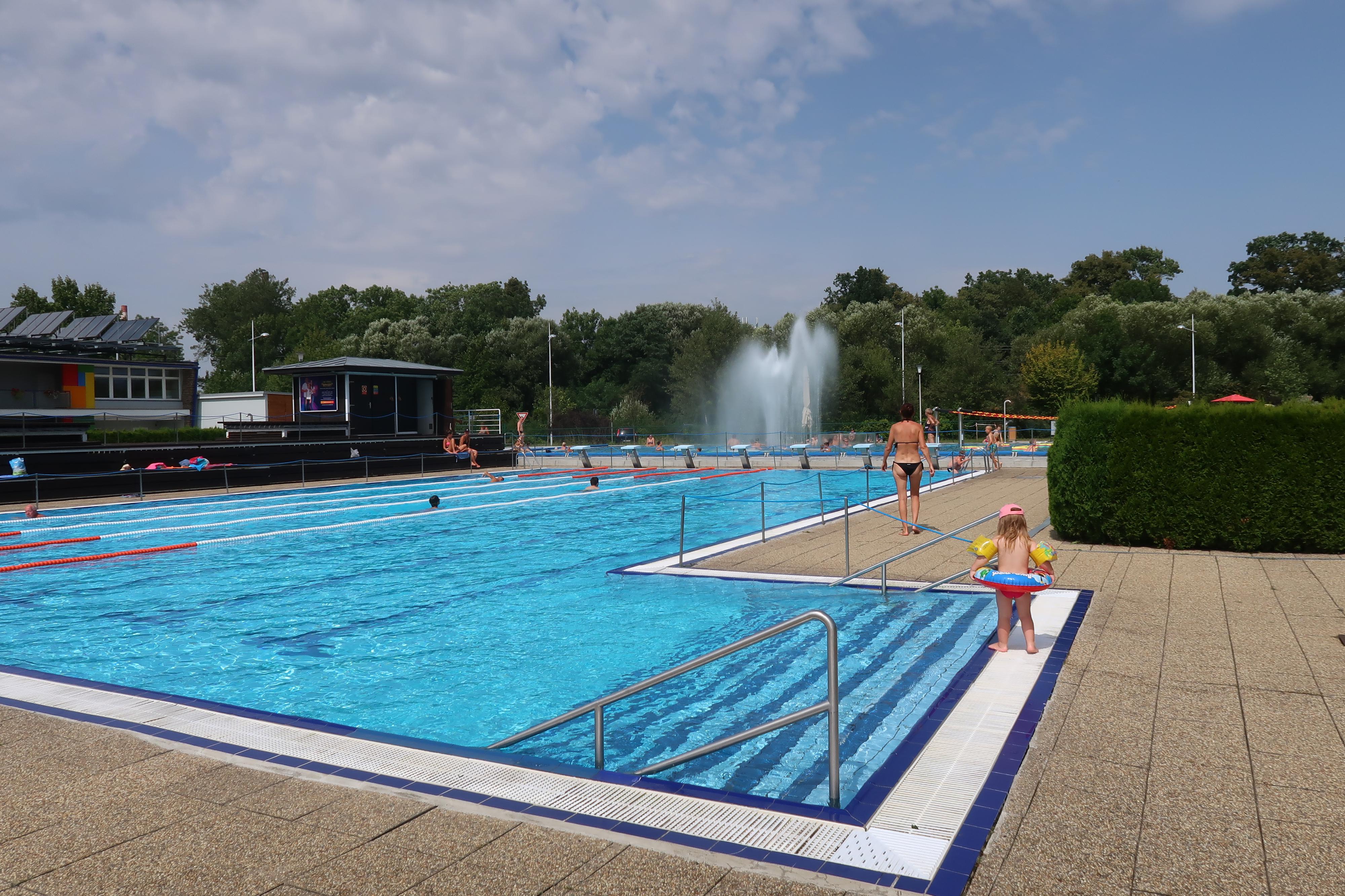 Koupaliště Valašské Meziříčí foto 2