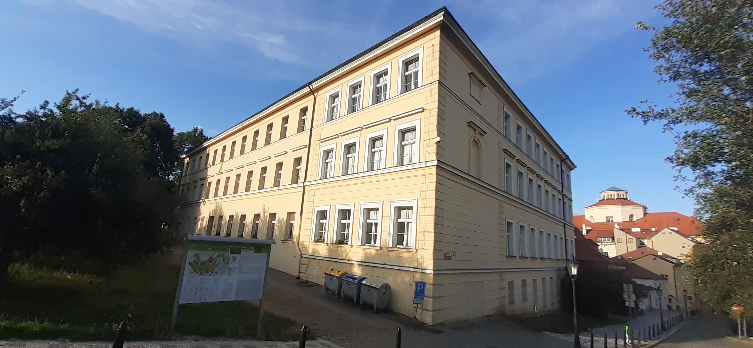 Střední průmyslová škola grafická, Praha 1, Hellichova 22 foto 6