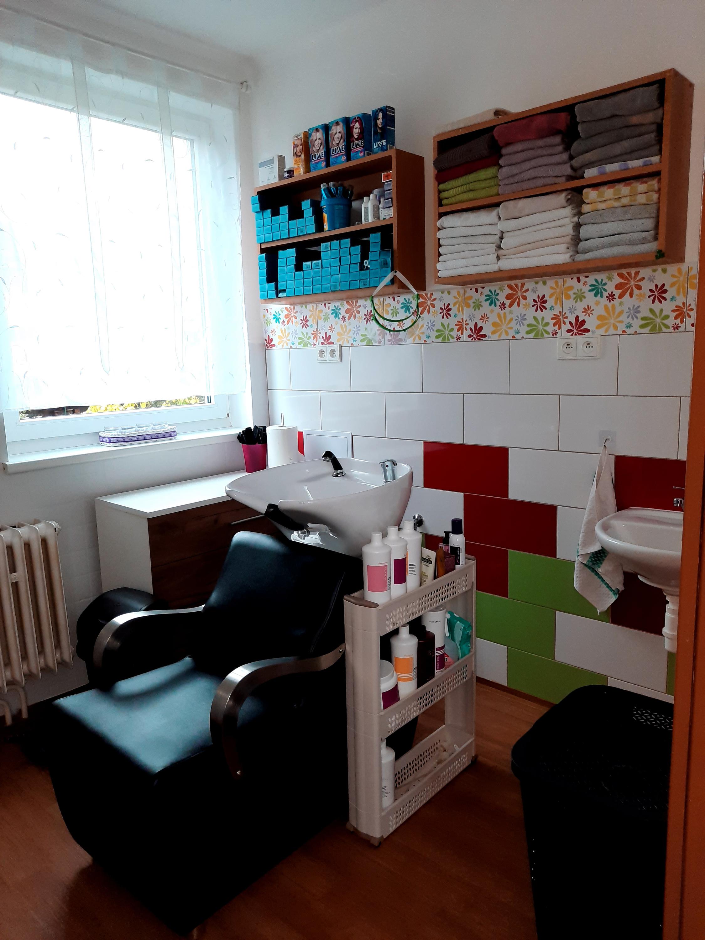 Kadeřnický salon R&V - Romana Volhejnová foto 2