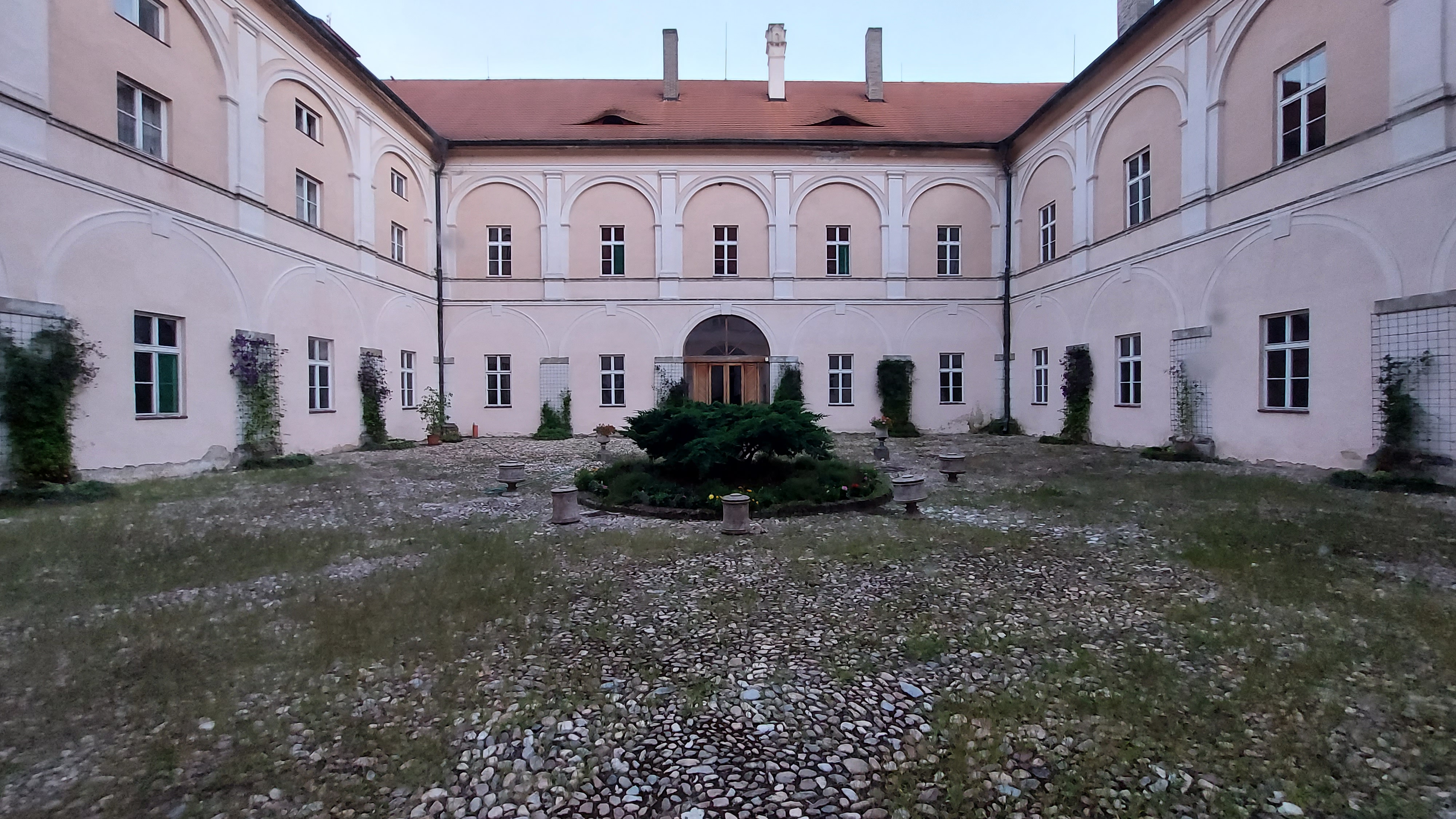 Zámek Štěkeň foto 6