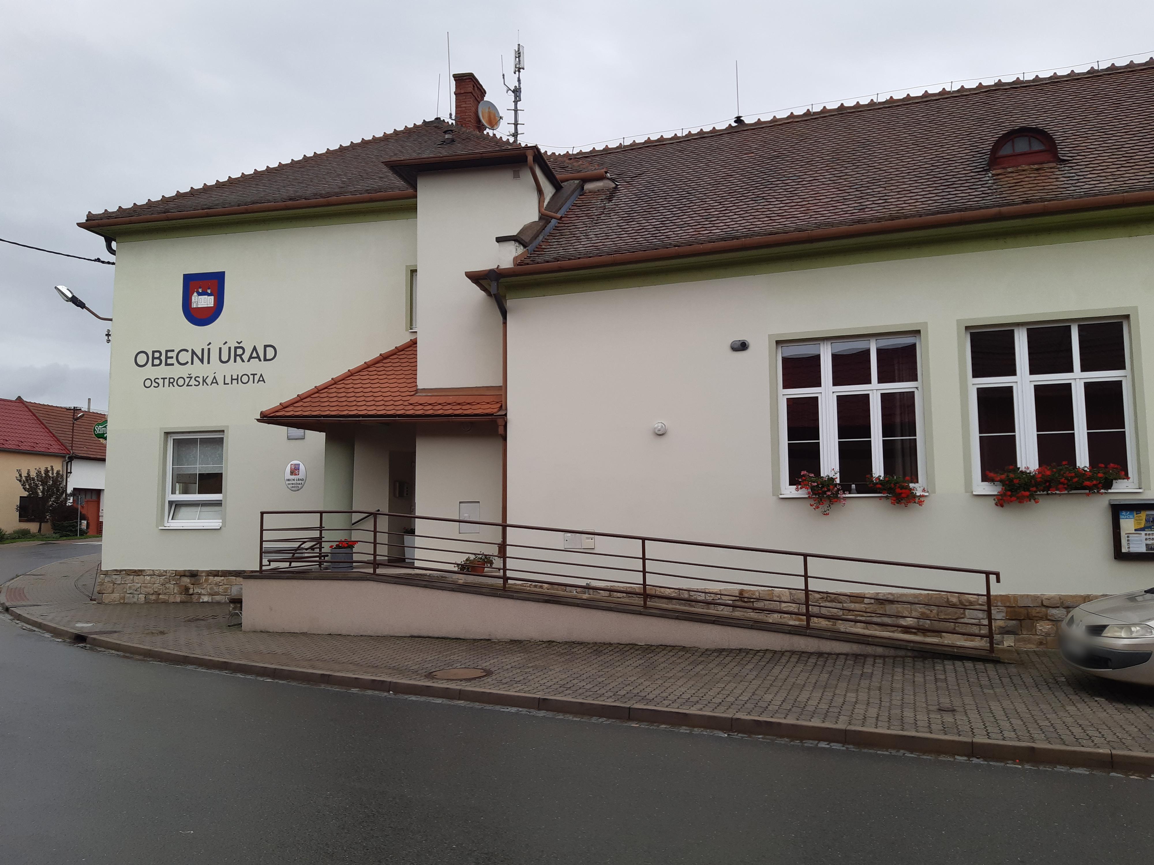 Ostrožská Lhota - obecní úřad foto 2