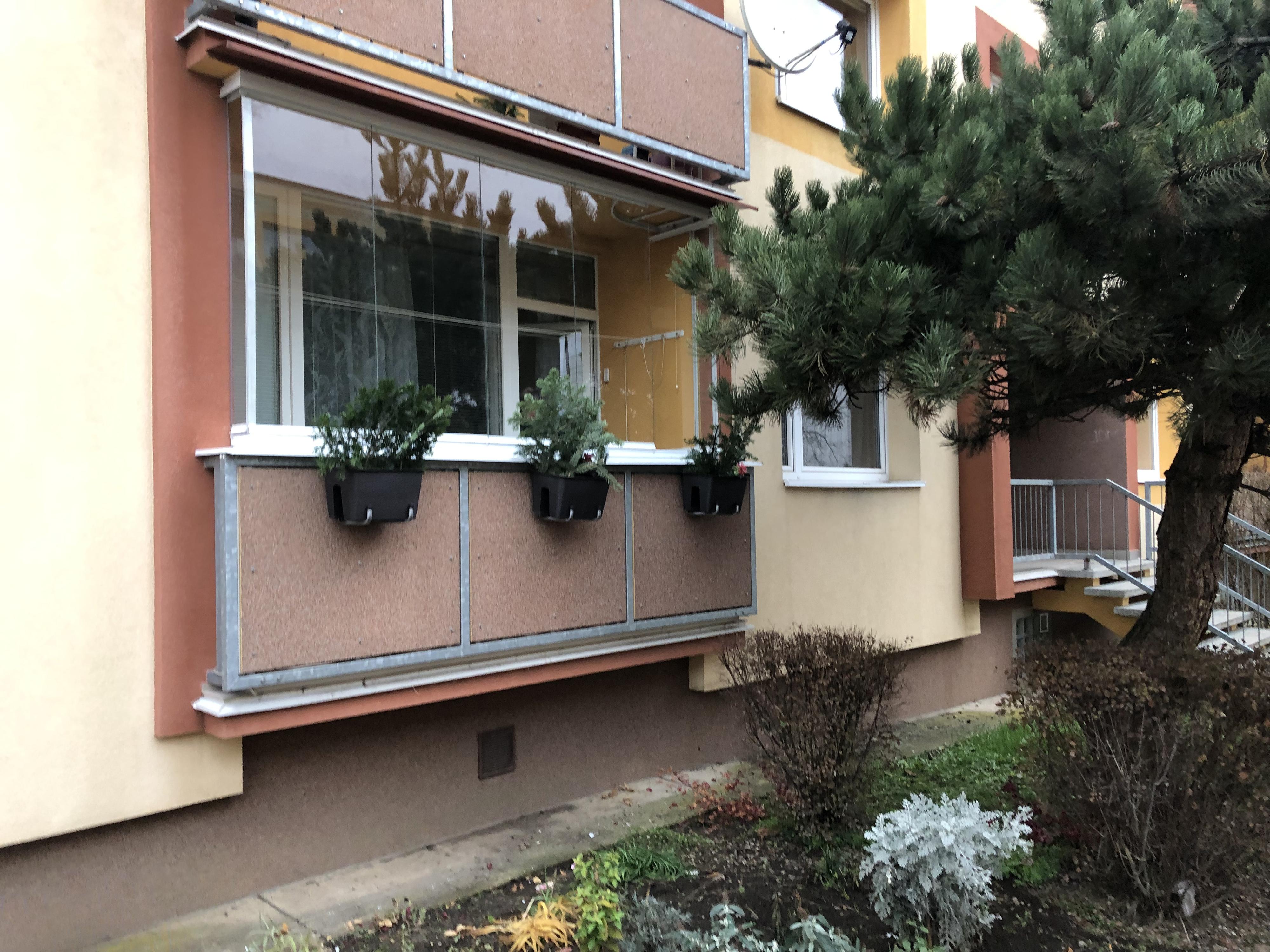 Petr Jiroušek - zasklívání balkonů a lodžií foto 6