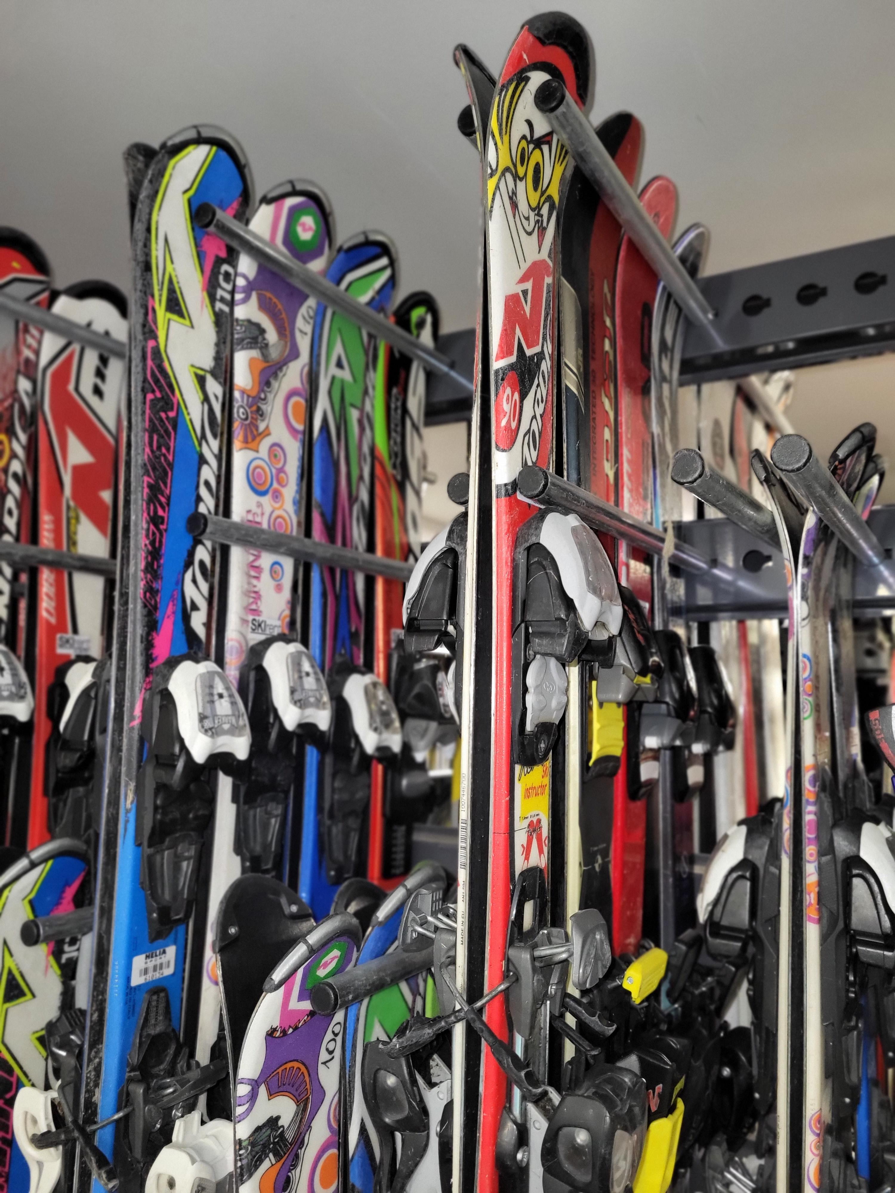 Celosezónní zapůjčení lyží