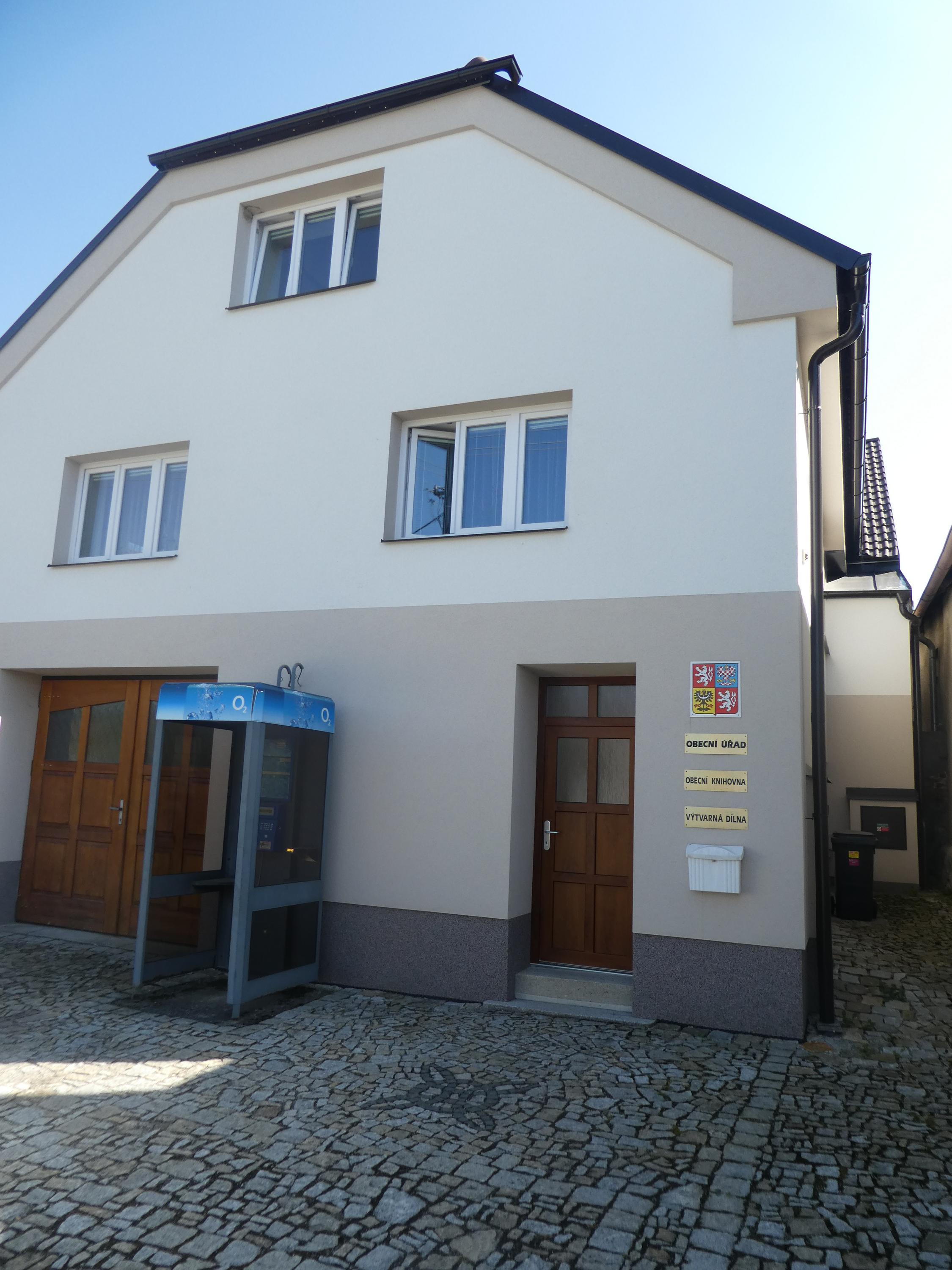 Zahrádky - obecní úřad foto 2