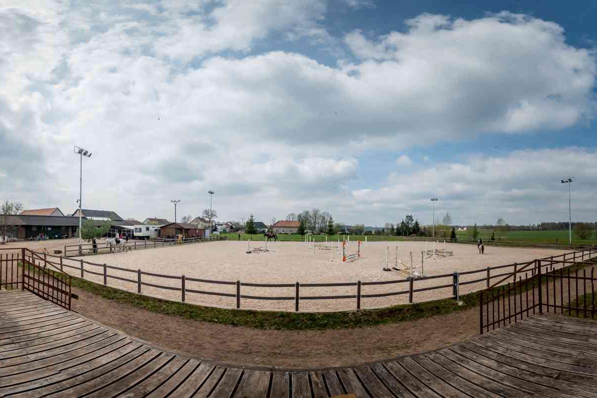 Hřebčín mezi lesy - Jezdecká stáj Dolní Jelení