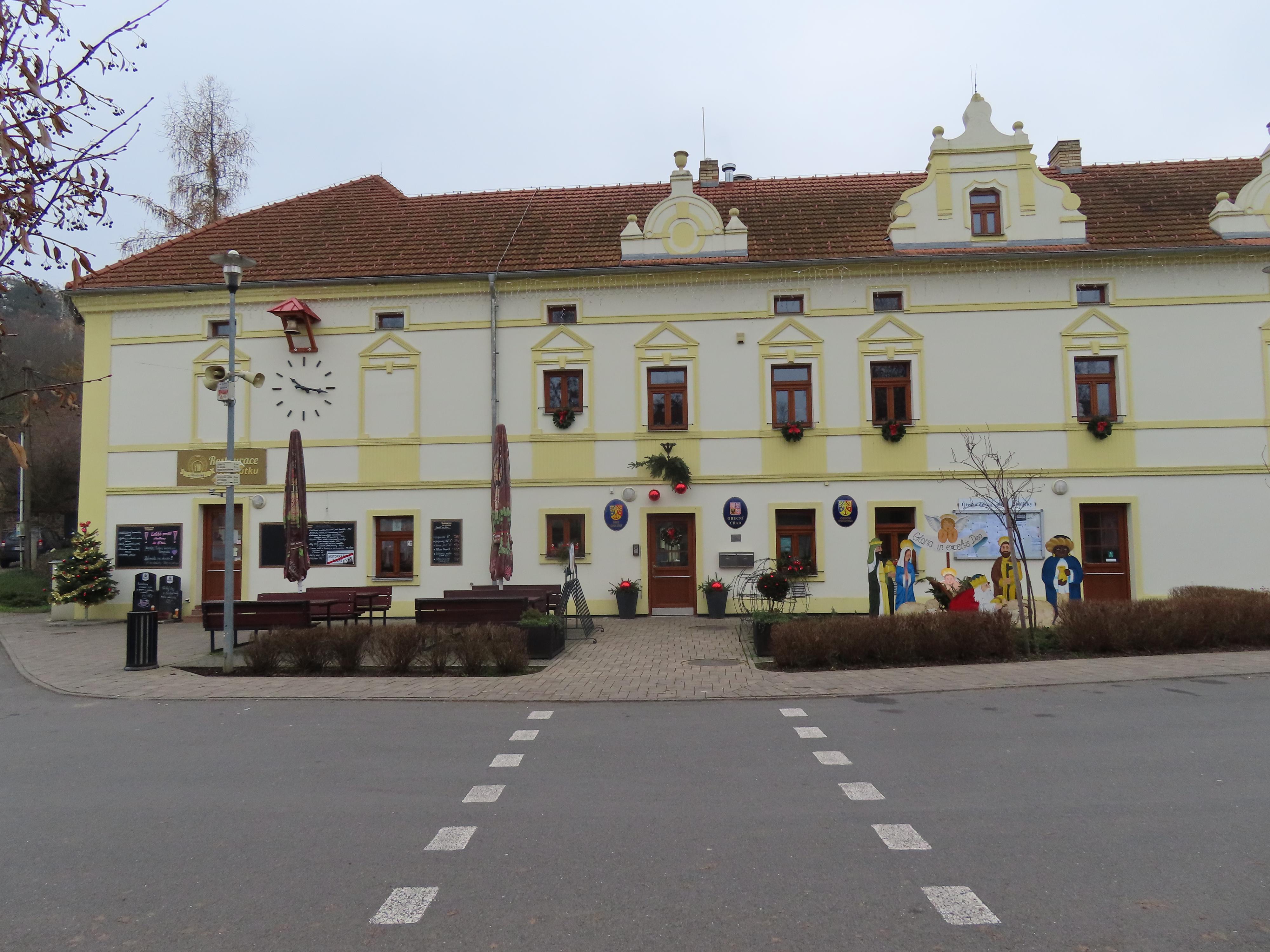 Úholičky - obecní úřad foto 5