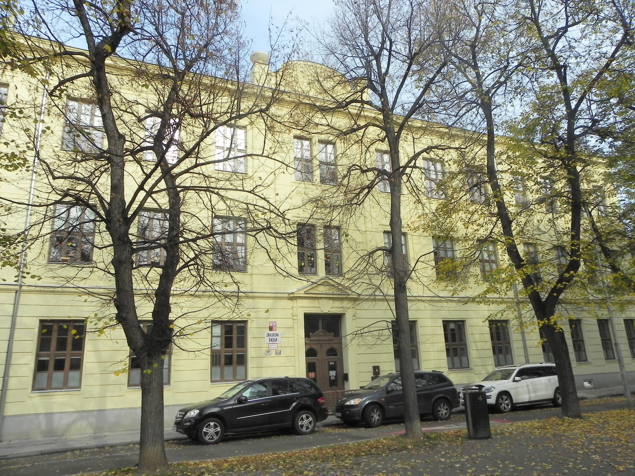 ZŠ J. A. Komenského, náměstí Republiky foto 5