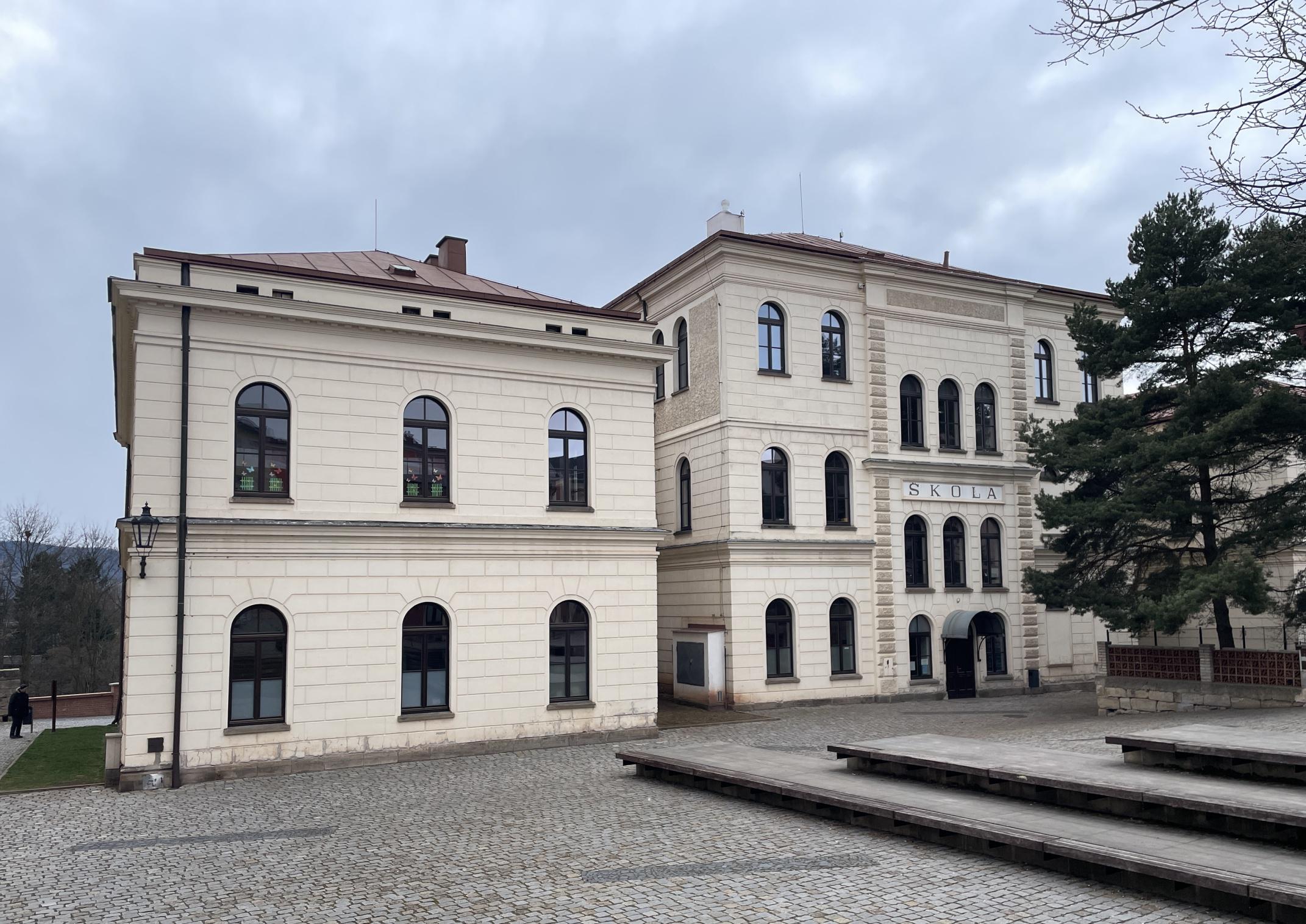 ZŠ Broumov, Hradební