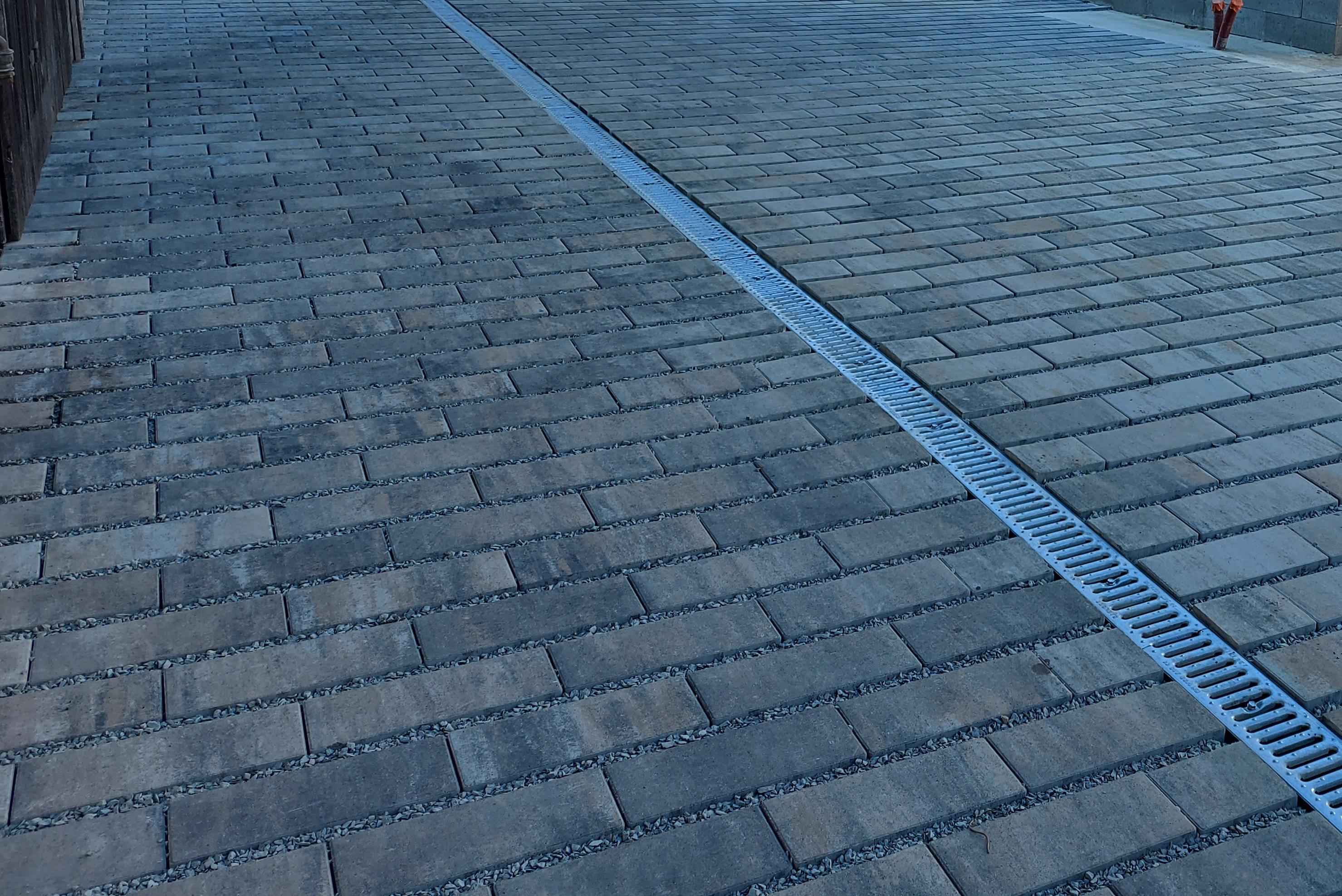 DLÁŽDĚNÉ PLOCHY - David Mucha