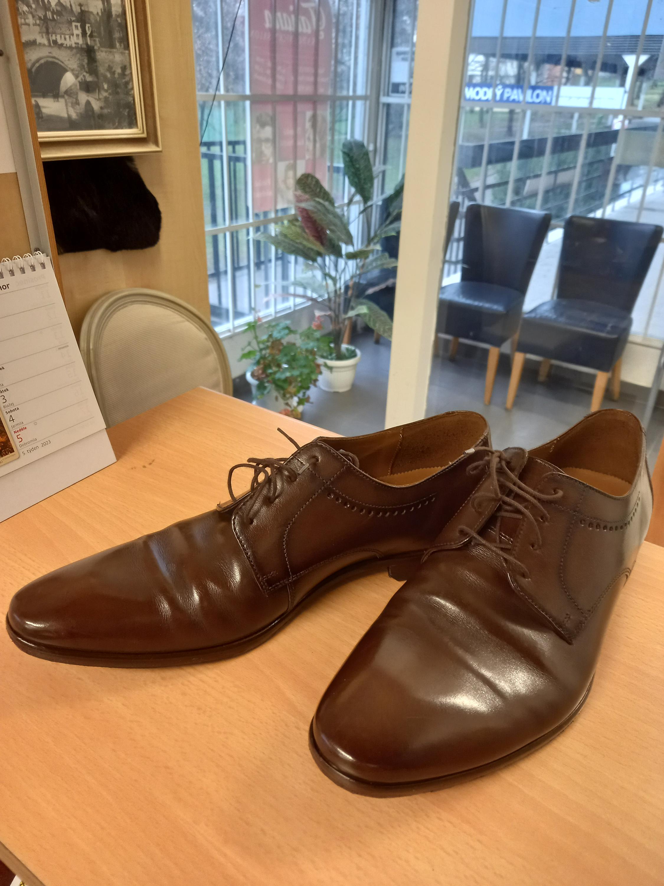 Vasyl Irha - Opravna obuvi a Čalounictví foto 3