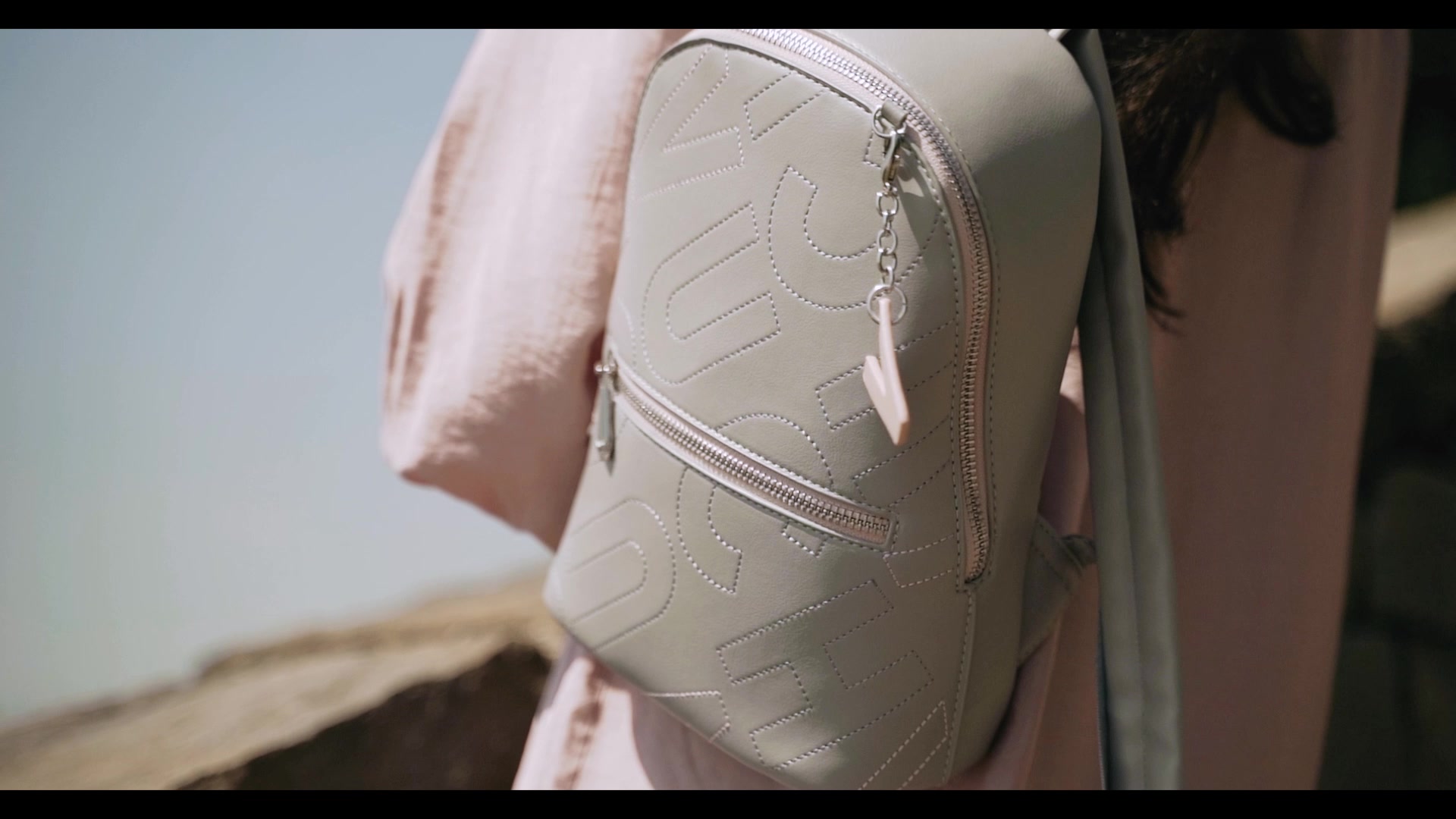 Vuch - Prodejna foto 2 (náhled videa)