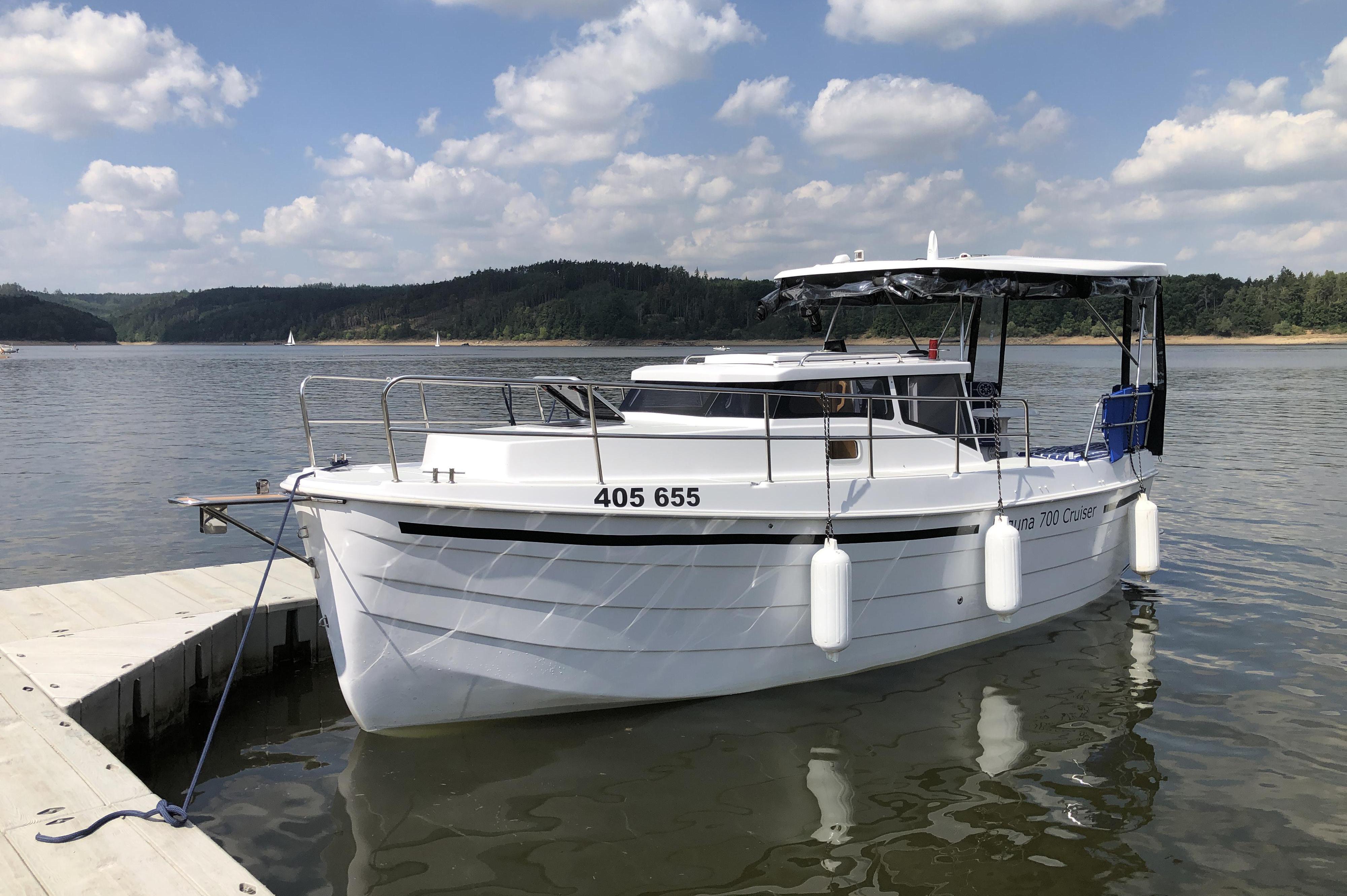 Ráj u vody - půjčovna obytných lodí