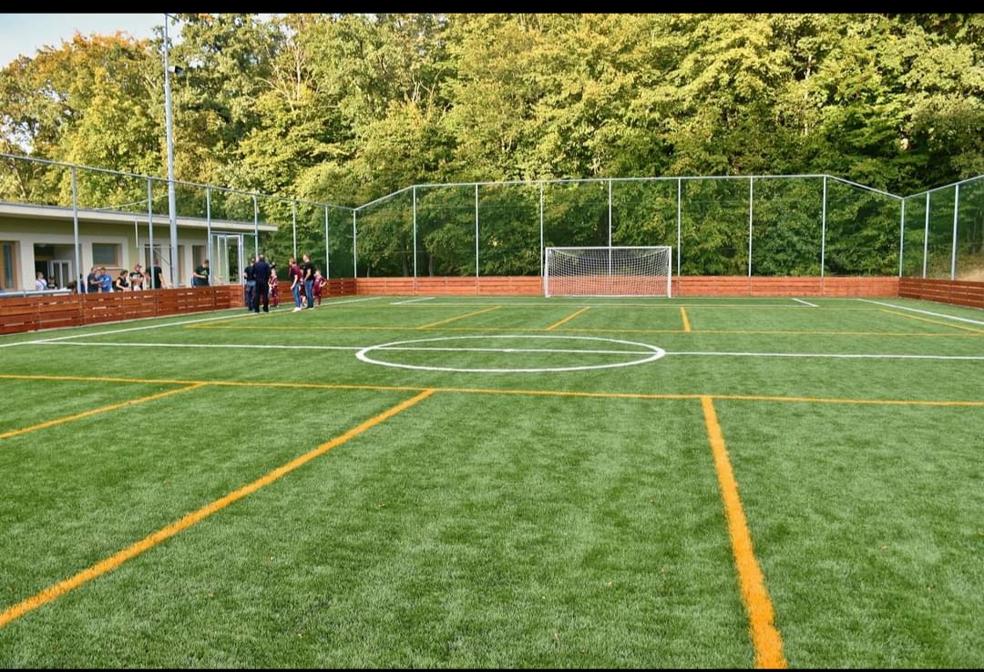 Fotbalové hřiště Lipov foto 1