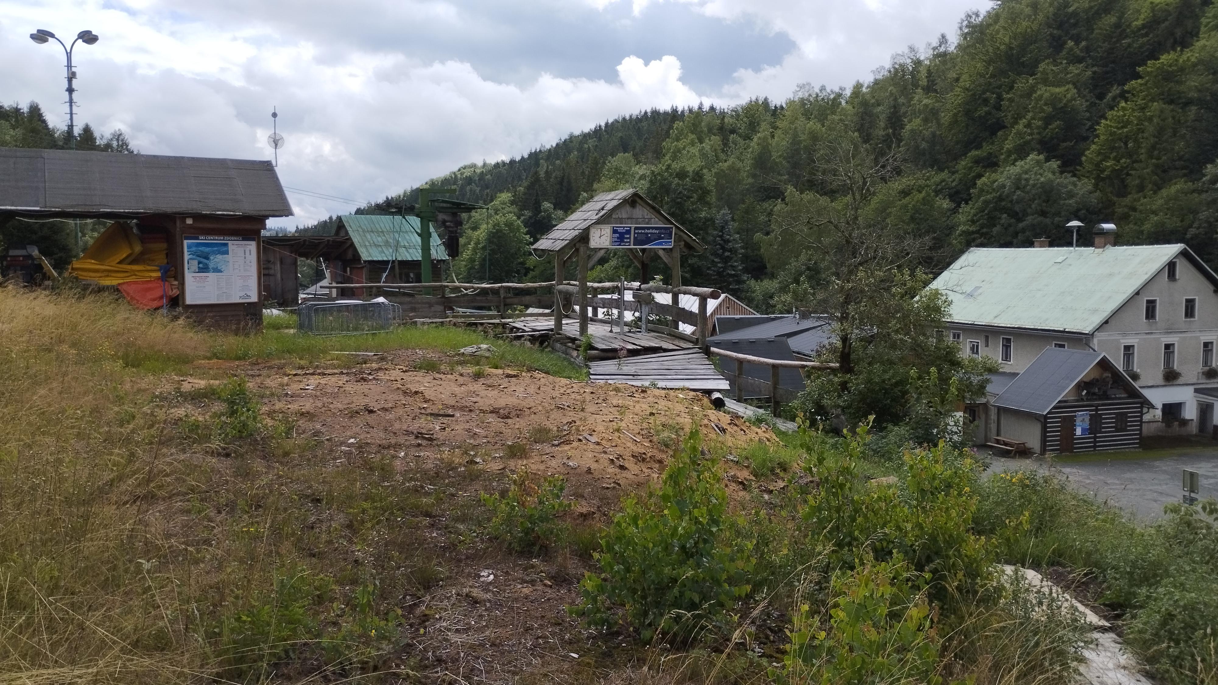 Kiosek u lyžařského vleku Skicentrum