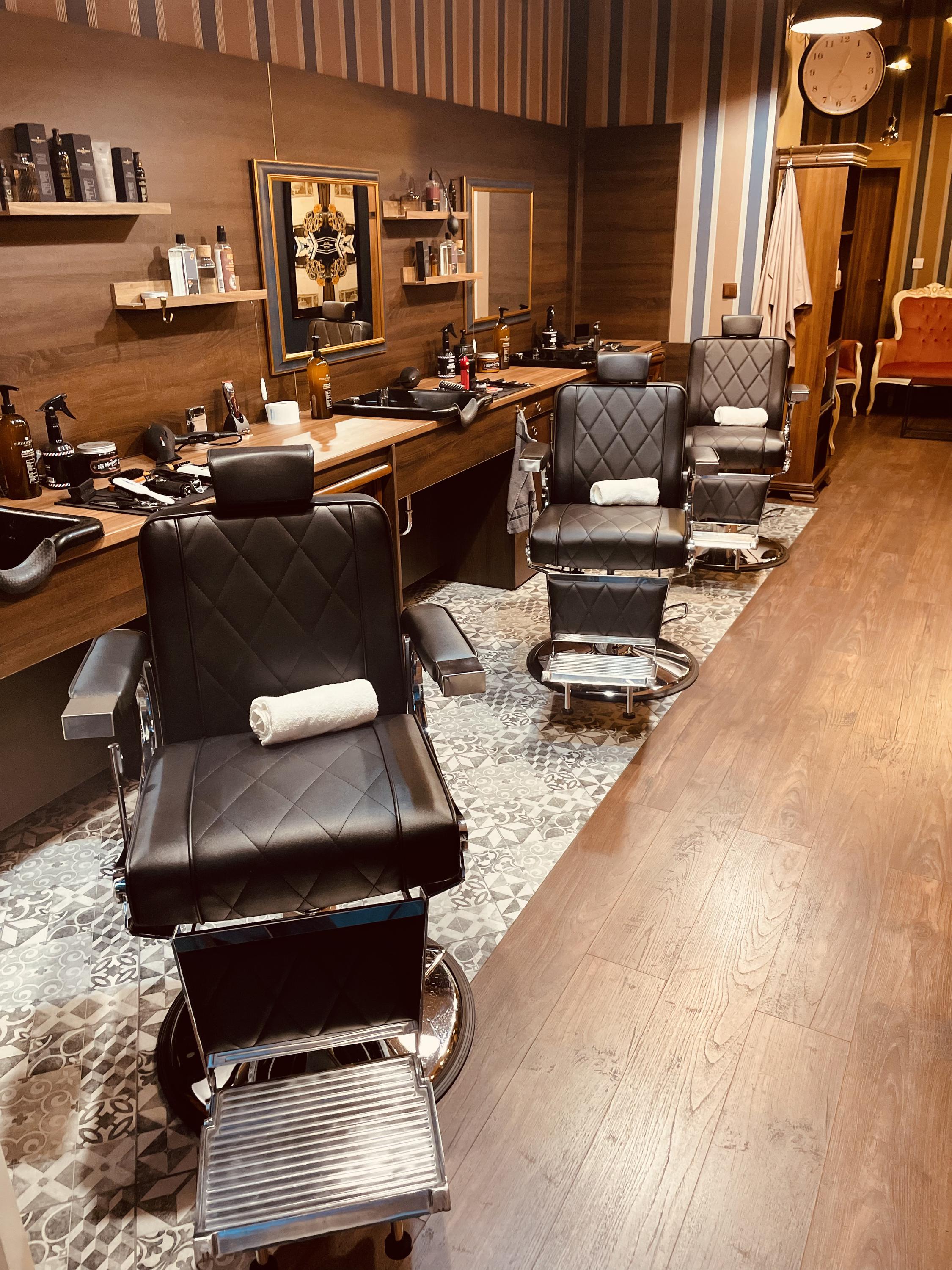 De Luxe Barber foto 2