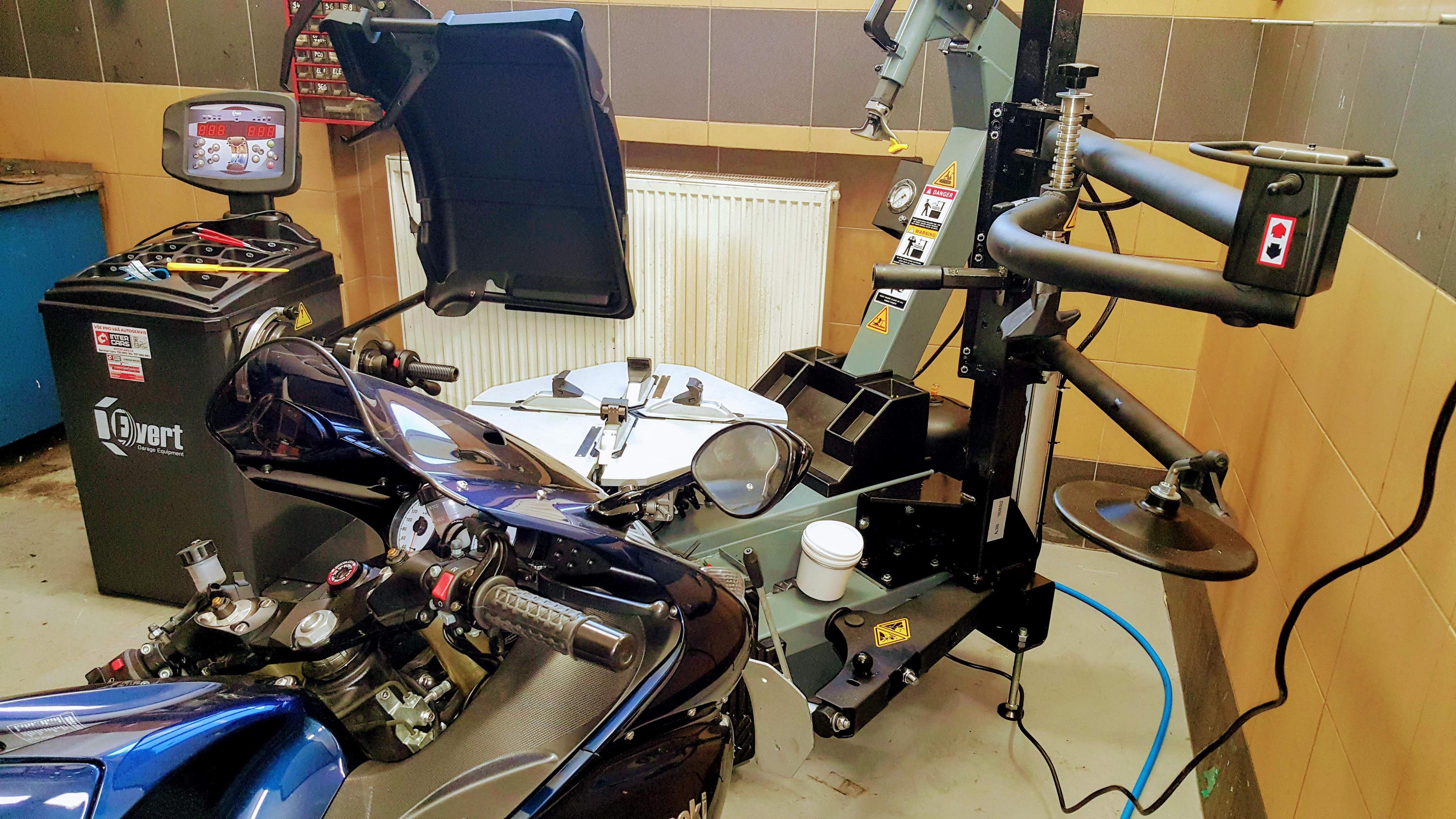 Výměna pneu pro vaši motorku