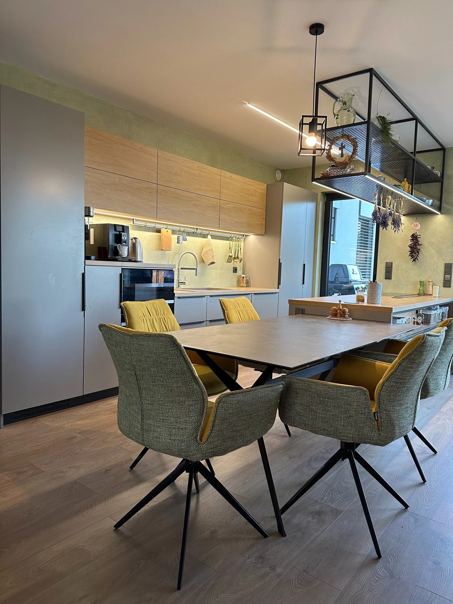 HEZKÝ DOMOV s.r.o. - Kuchyňské a interiérové studio foto 4