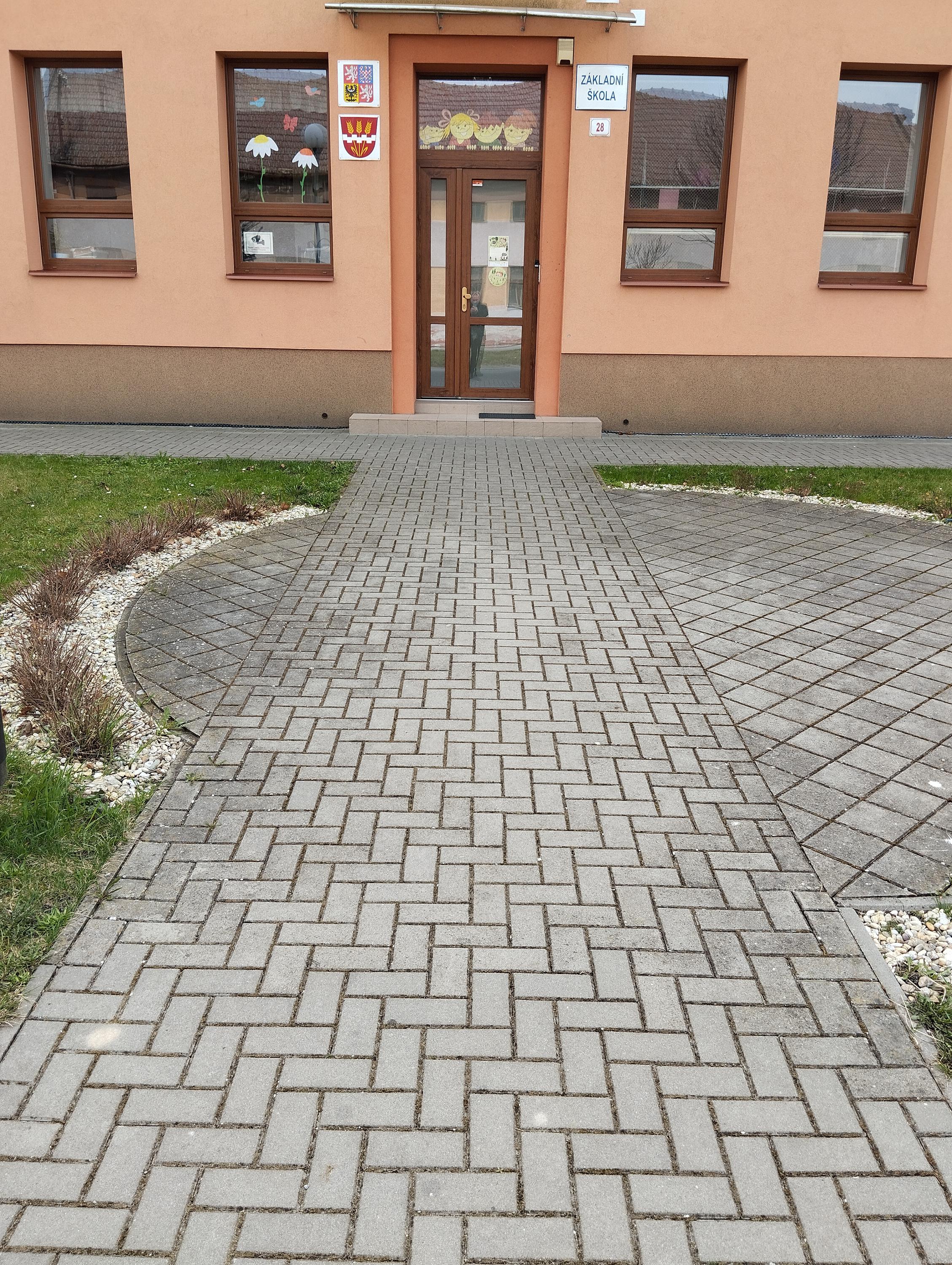 ZŠ Měrovice nad Hanou foto 2