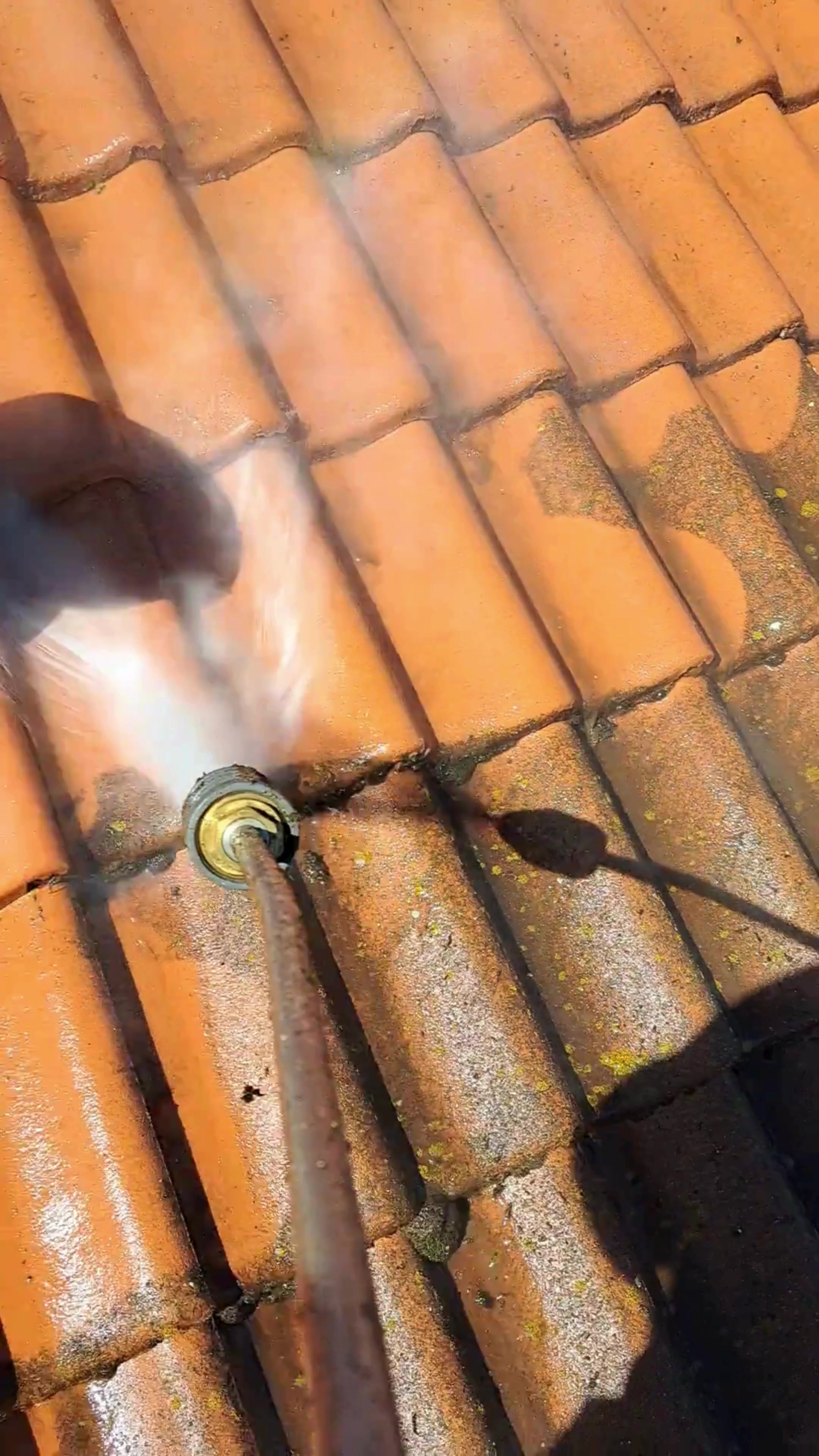 Čištění, nátěr střech a fasád | Clean and Repair Solutions foto 2 (náhled videa)