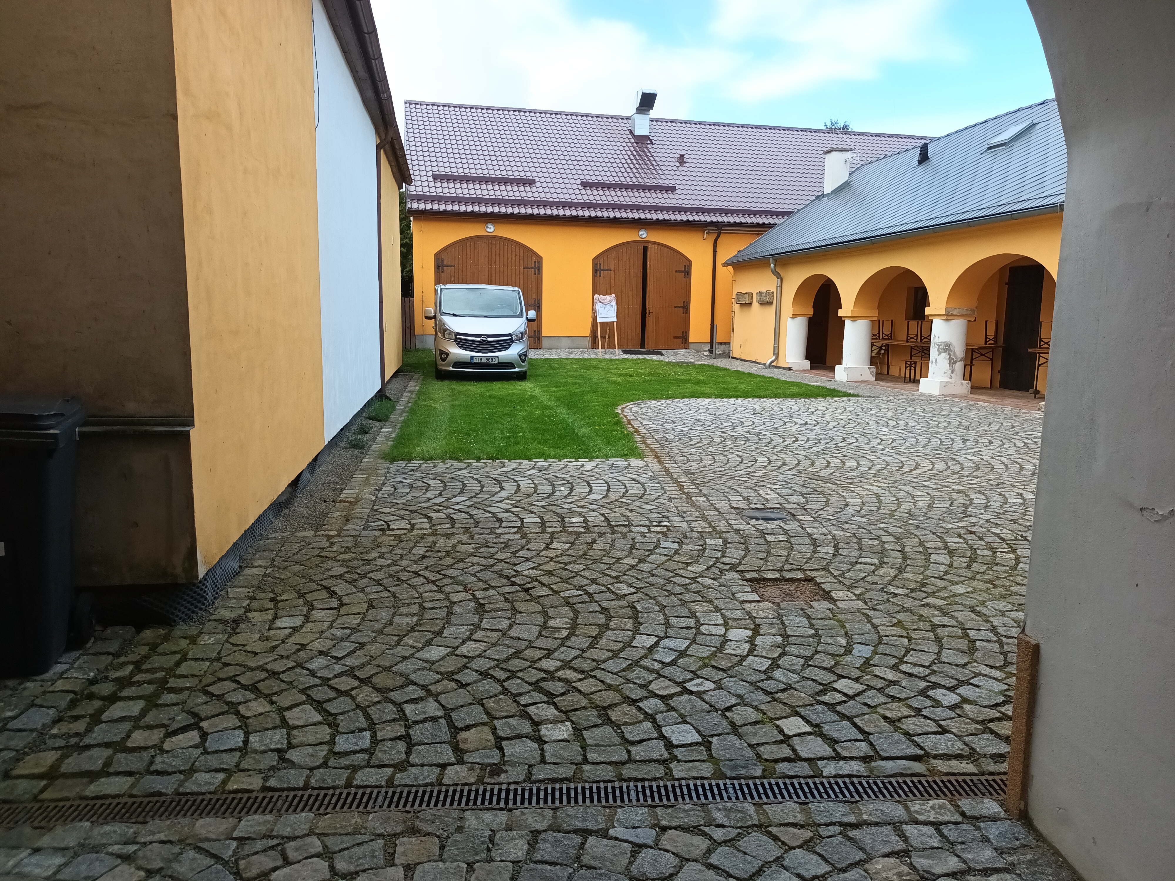 Ústín - obecní úřad foto 3