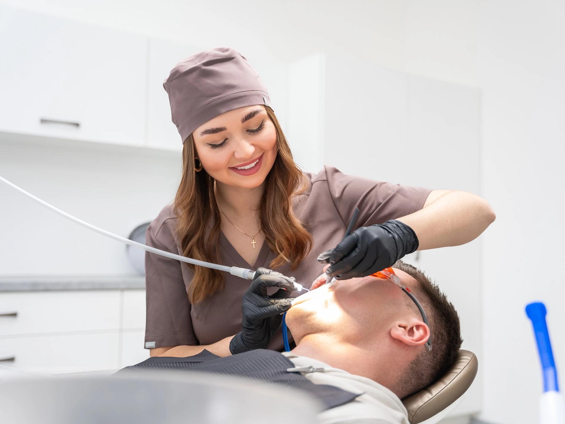 Dentální hygiena Andrea Malúšová DiS - VARYDENTAL foto 4