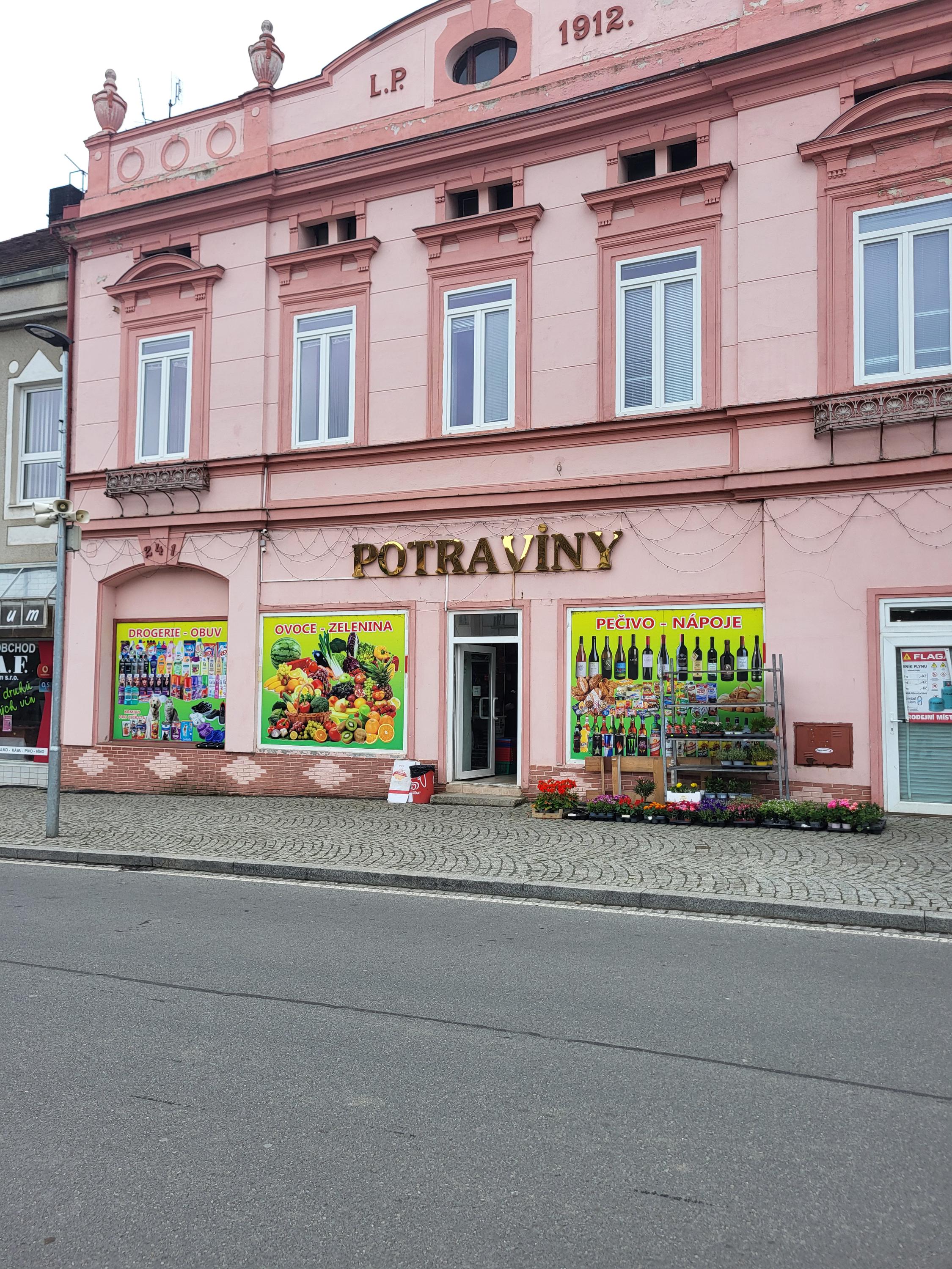 Potraviny náměstí Kašpara Šternberka 	241 foto 3