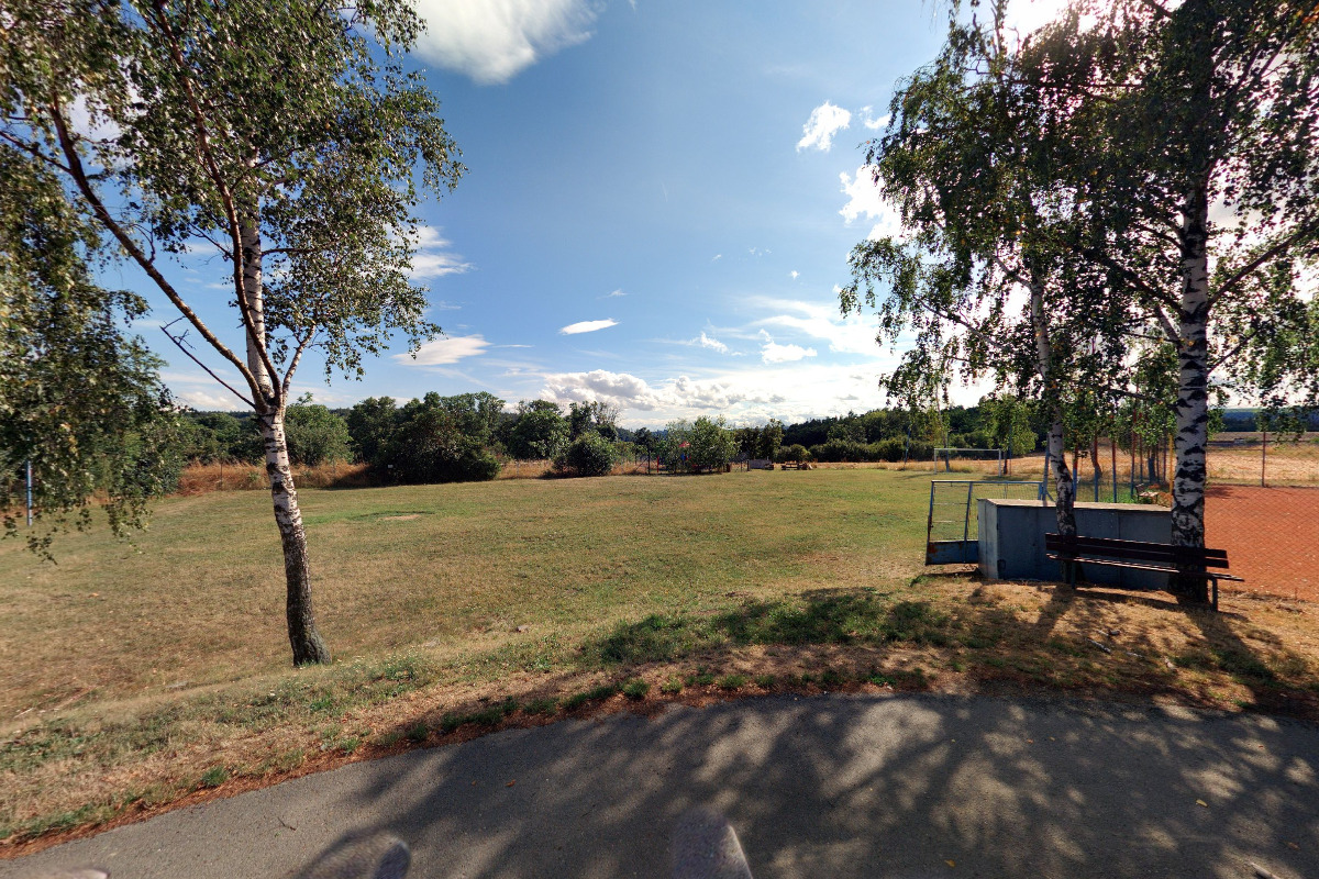 Fotbalové hřiště Kobylničky foto 3