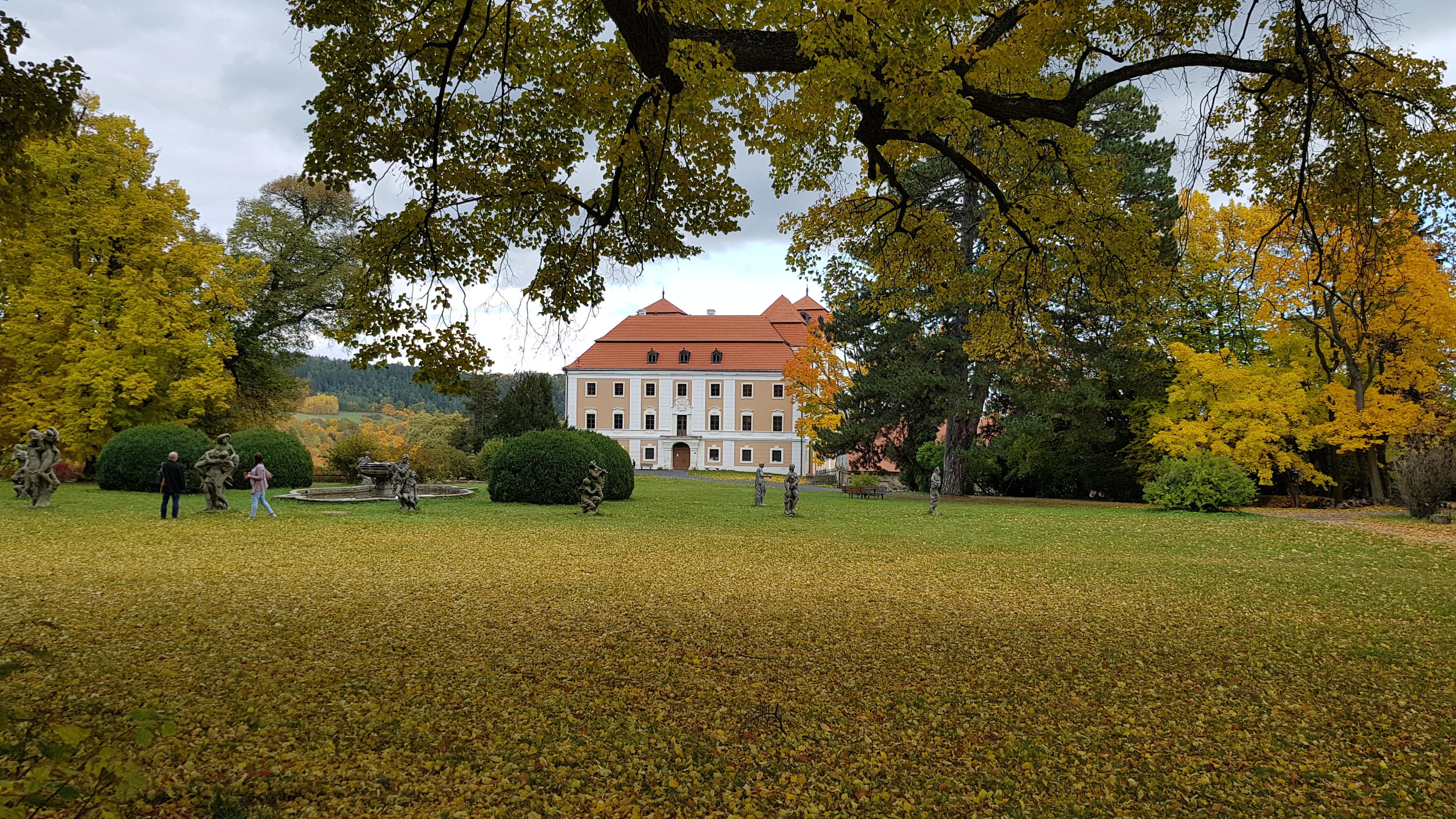 Státní zámek Valeč foto 5