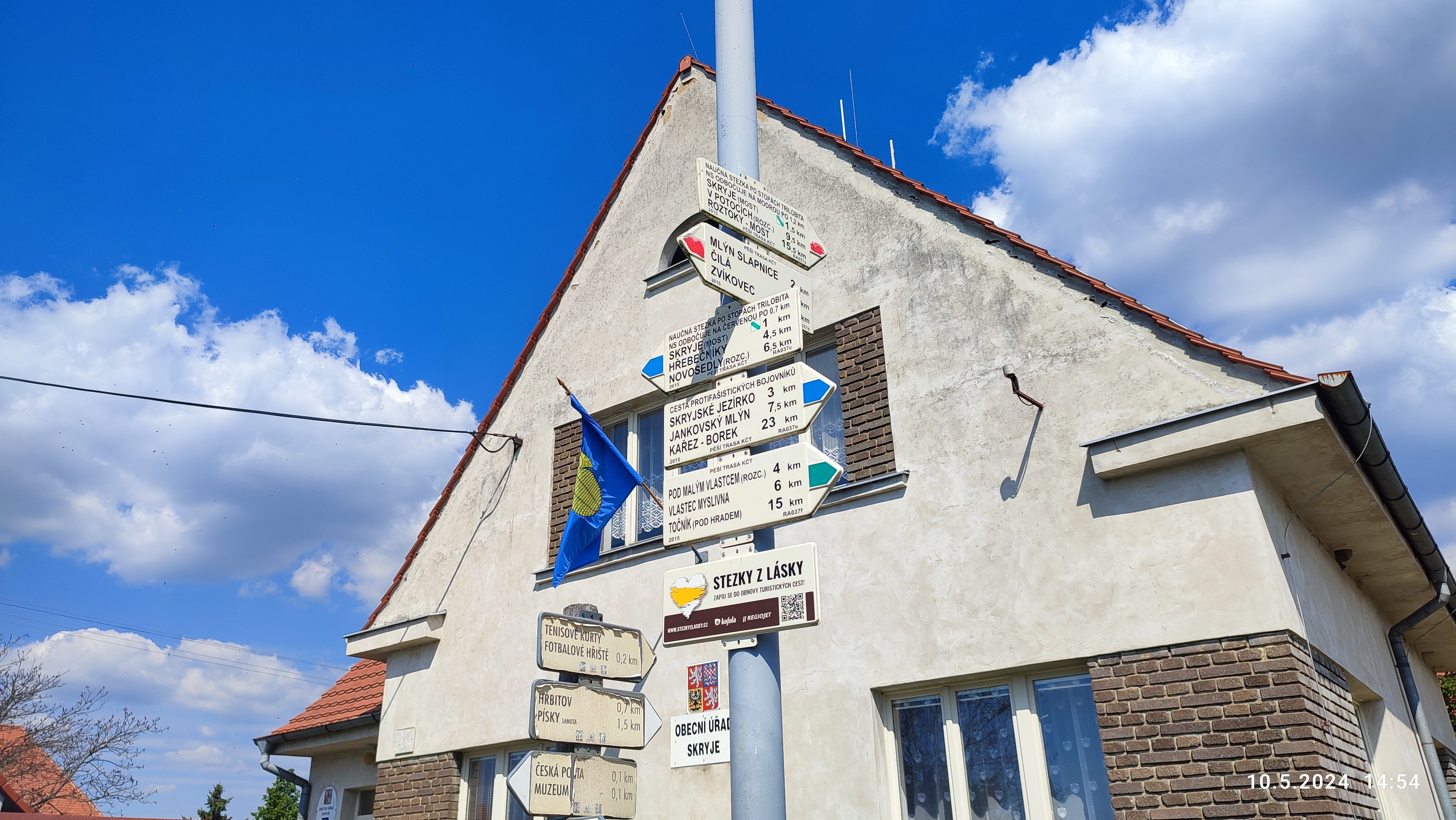 Skryje - obecní úřad foto 2