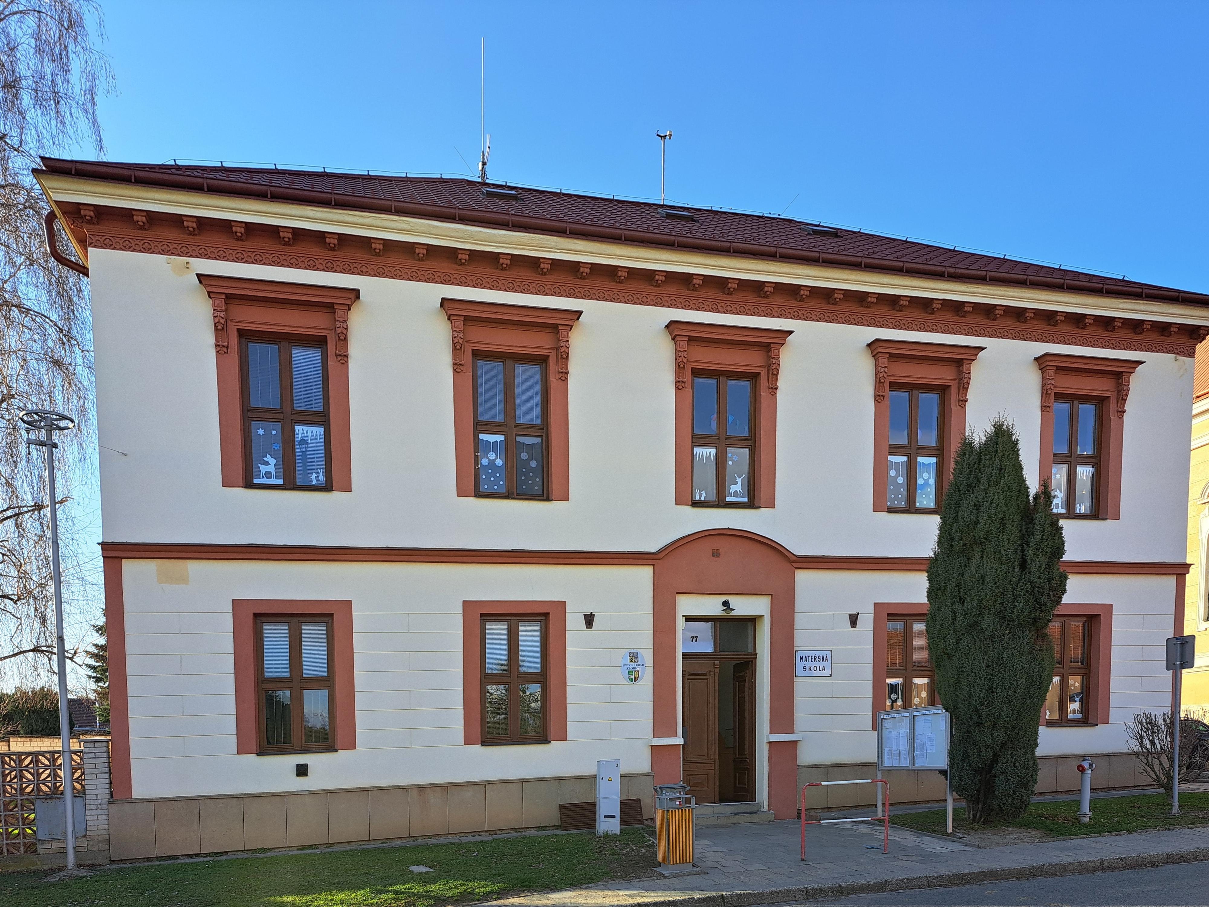 Zlobice - obecní úřad foto 4