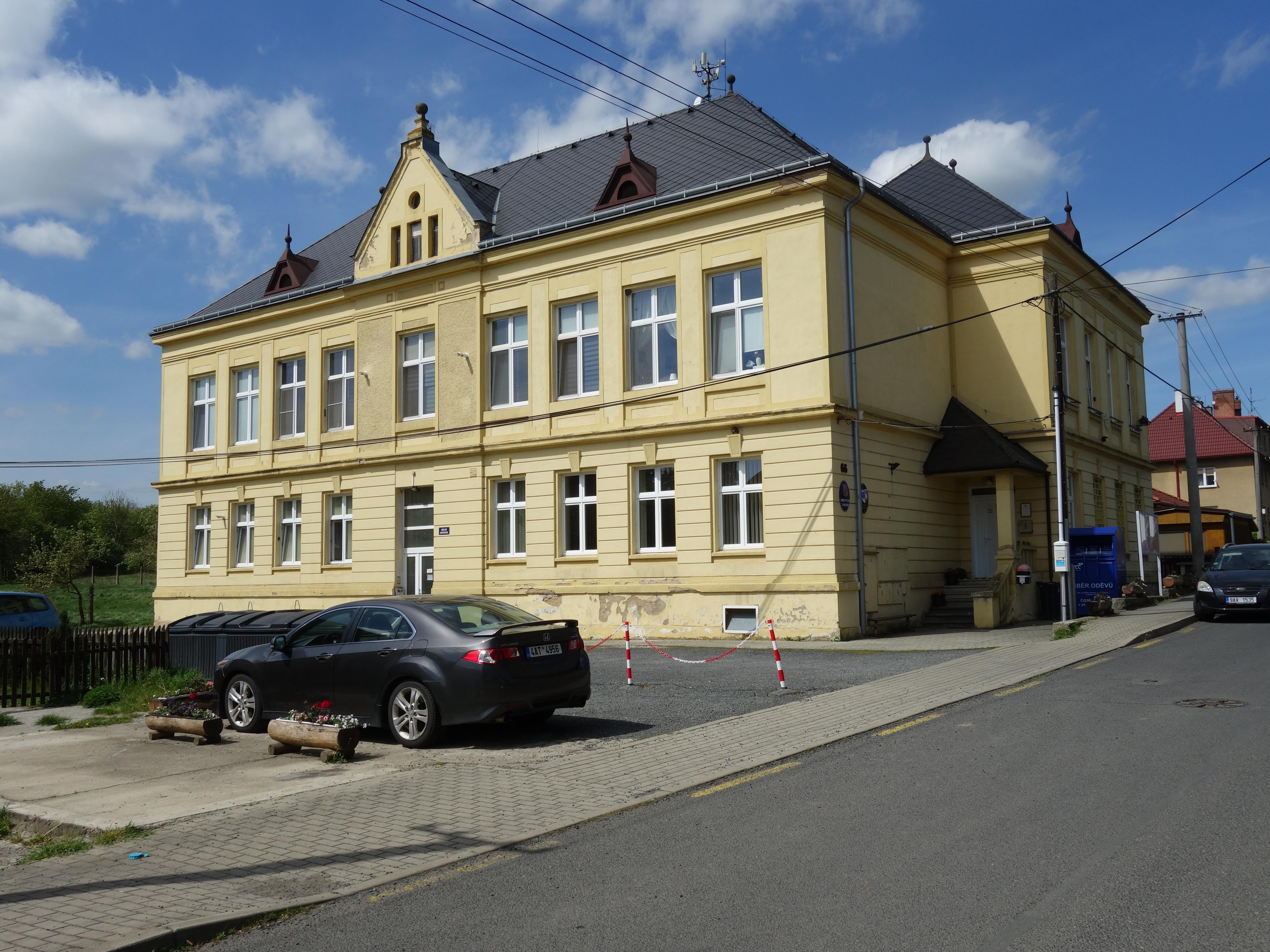 Chotiměř - obecní úřad foto 5