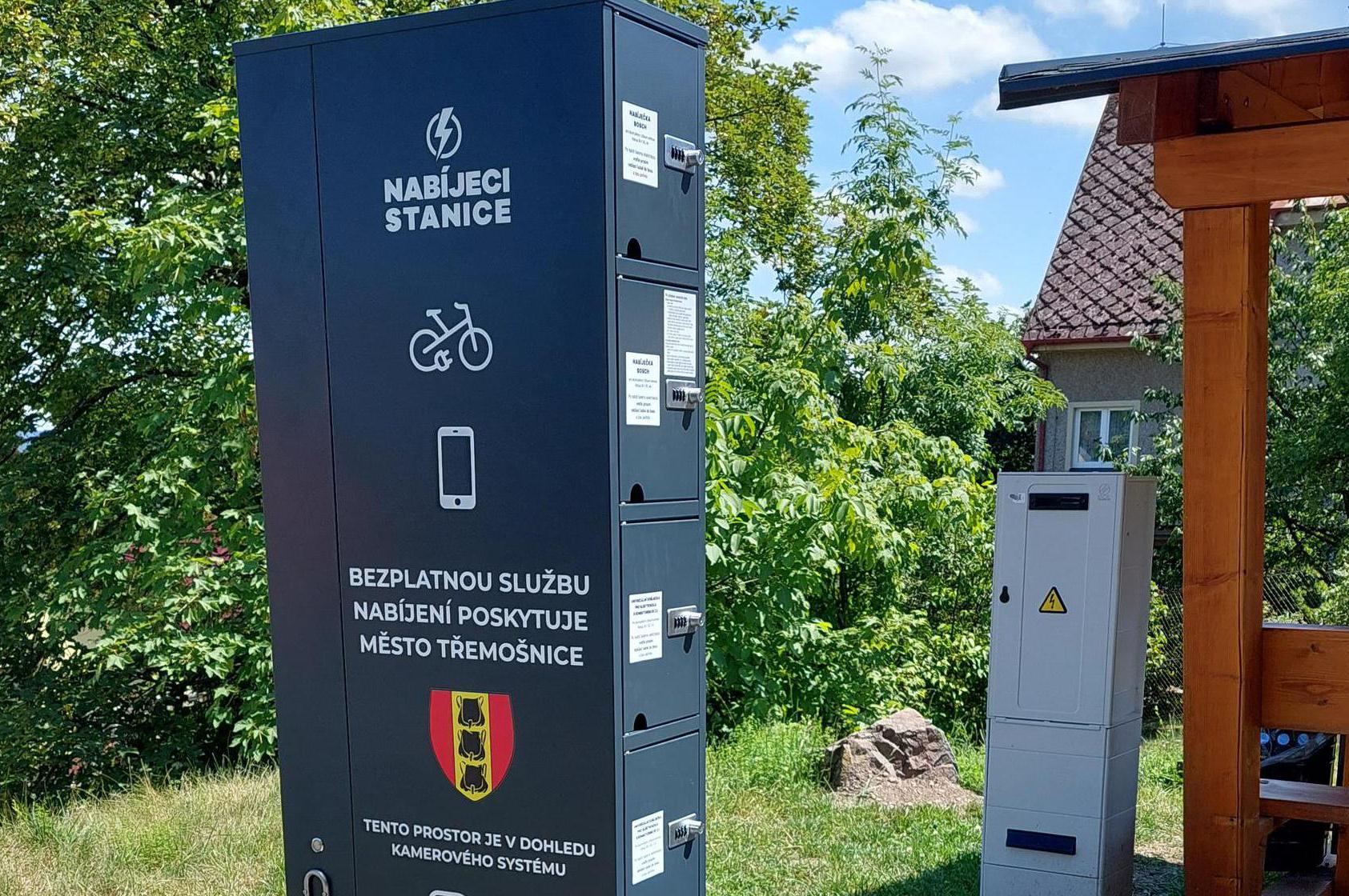 Nabíjecí stanice pro elektrokola a mobilní zařízení