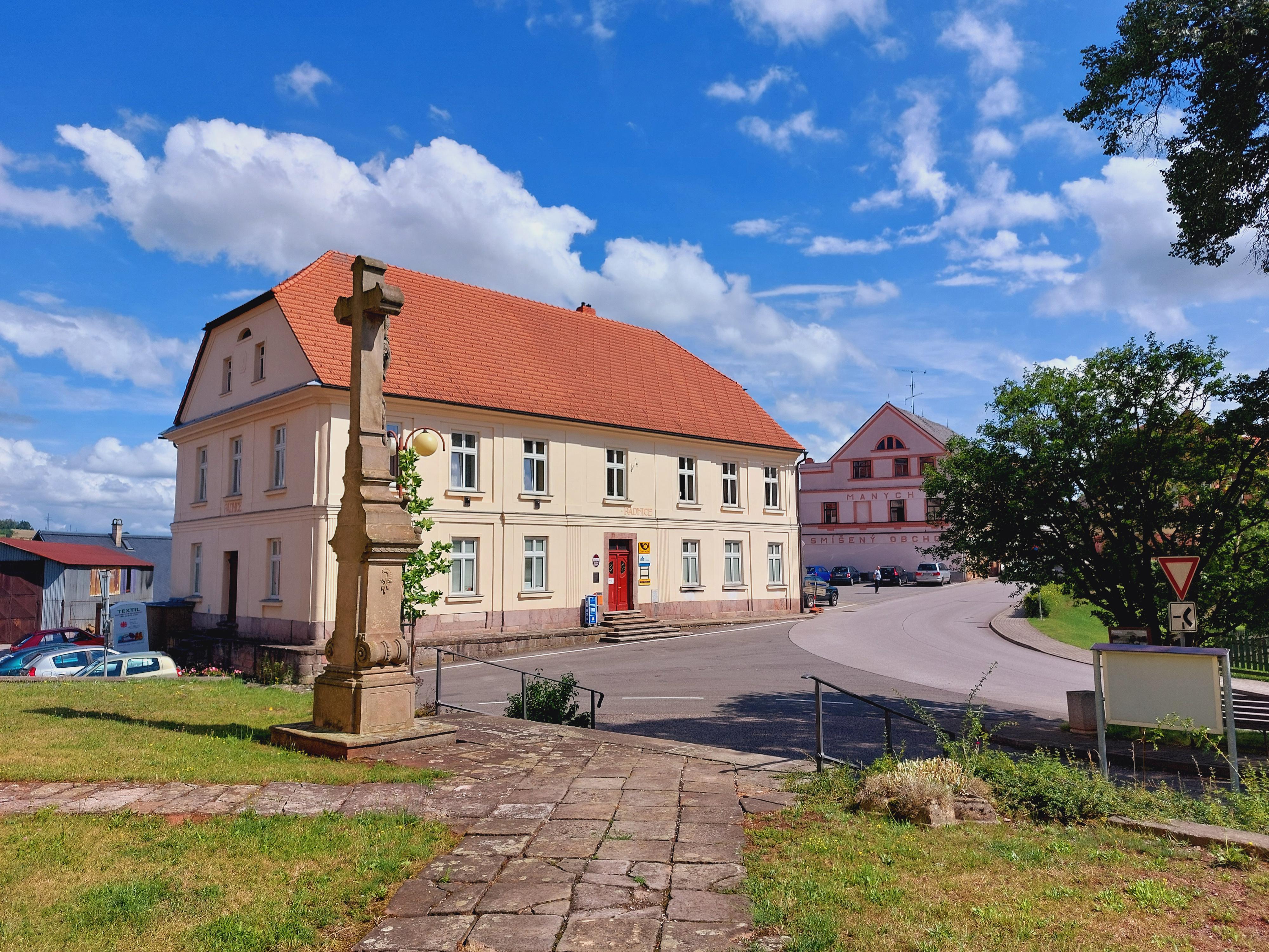 Pecka - úřad městyse foto 4