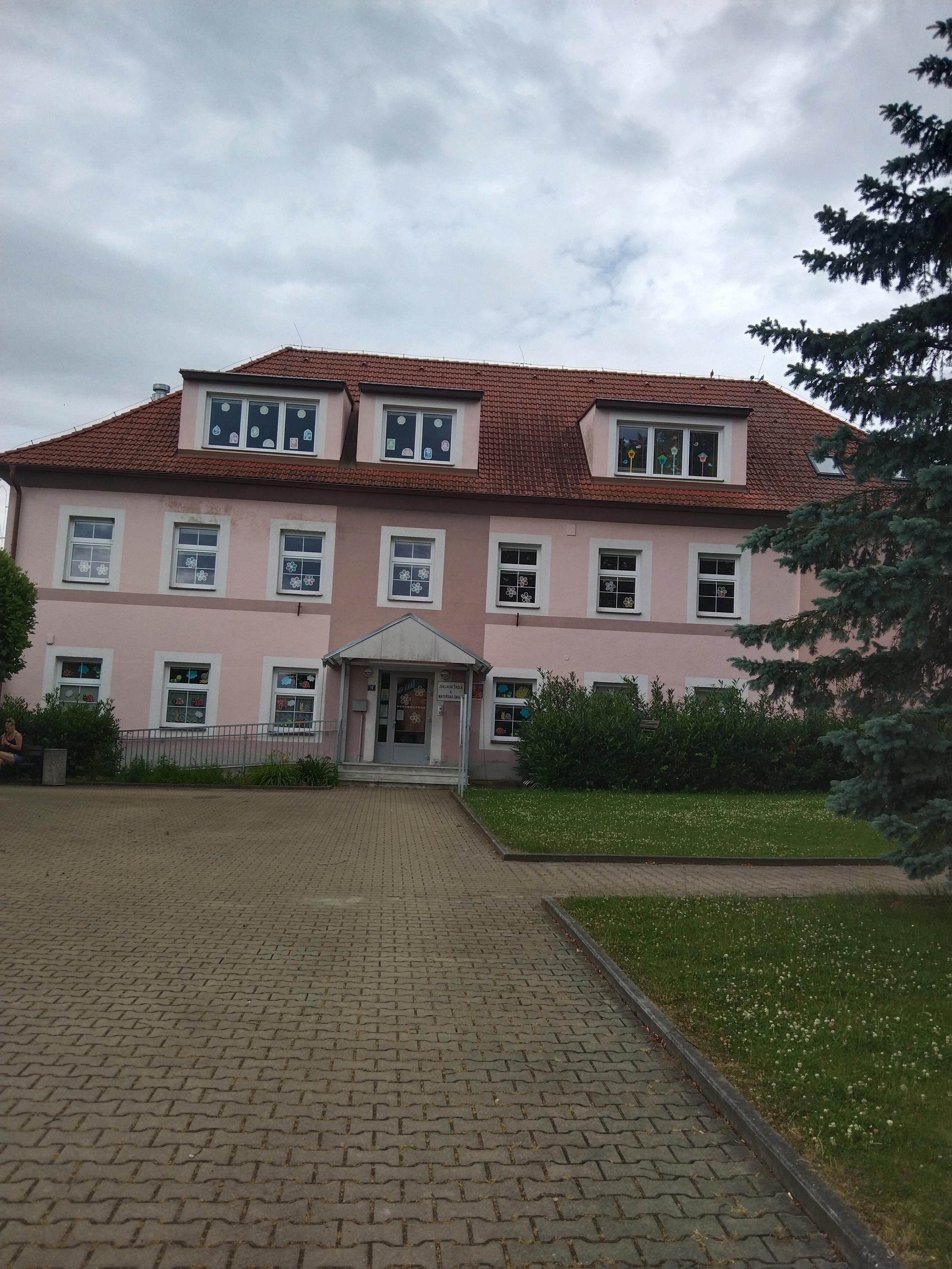 ZŠ a MŠ Střelské Hoštice foto 2