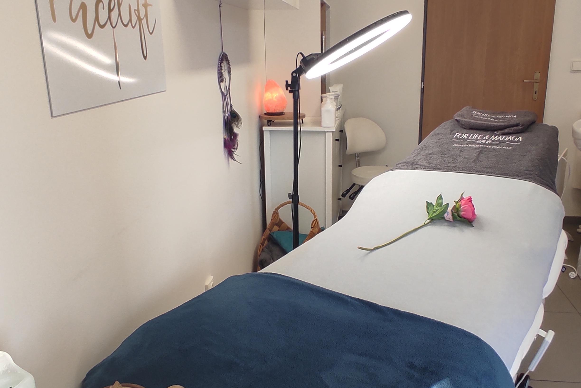 Cosmetic studio Helena Moris