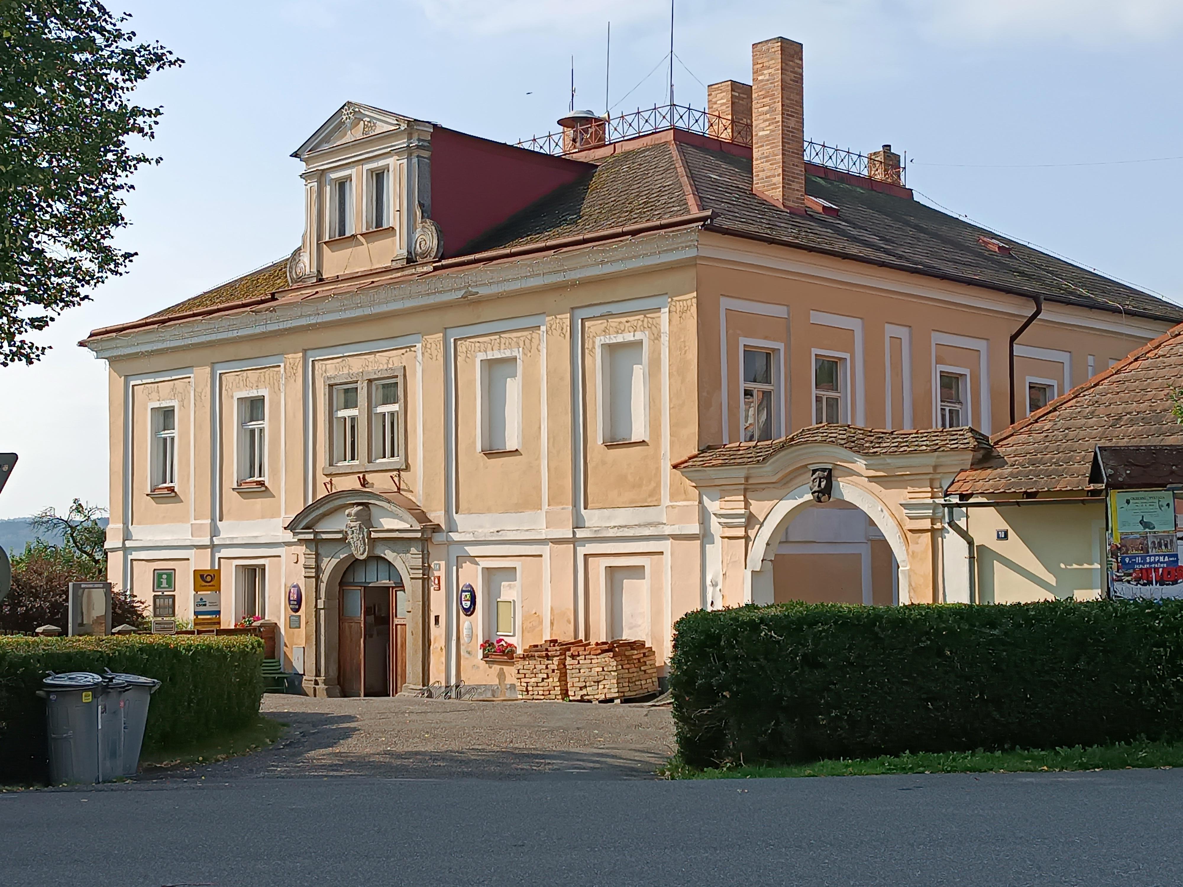 Městys Vysoký Chlumec - knihovna foto 1