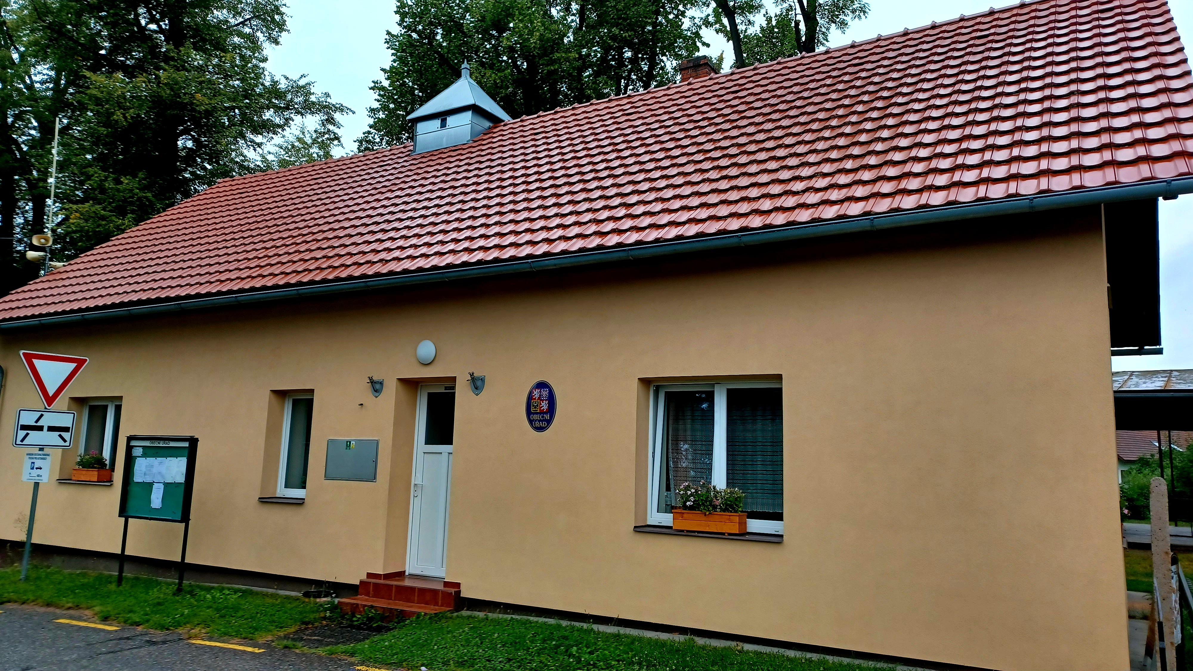 Bor u Skutče - obecní úřad foto 4